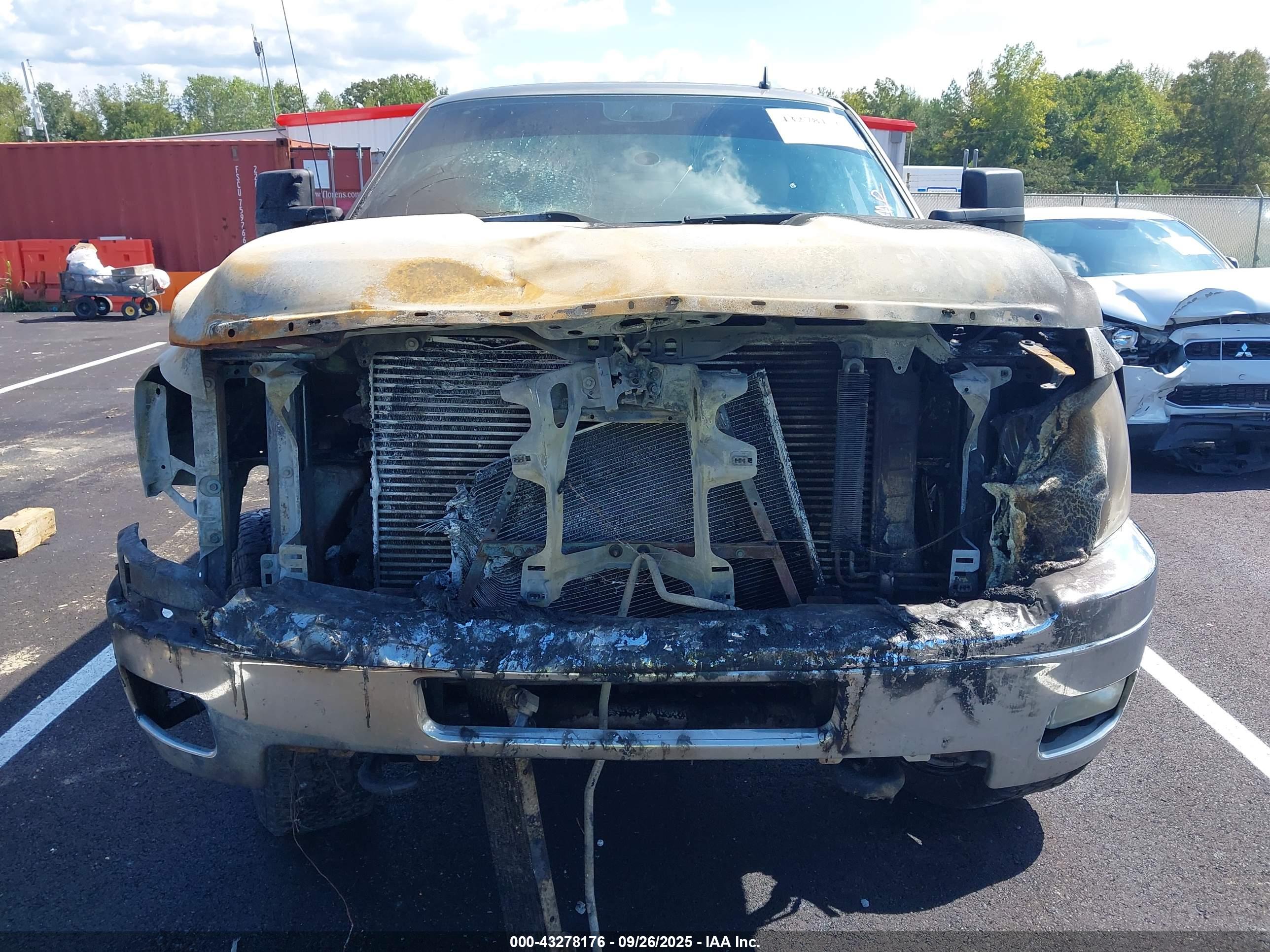 CHEVROLET SILVERADO image 6