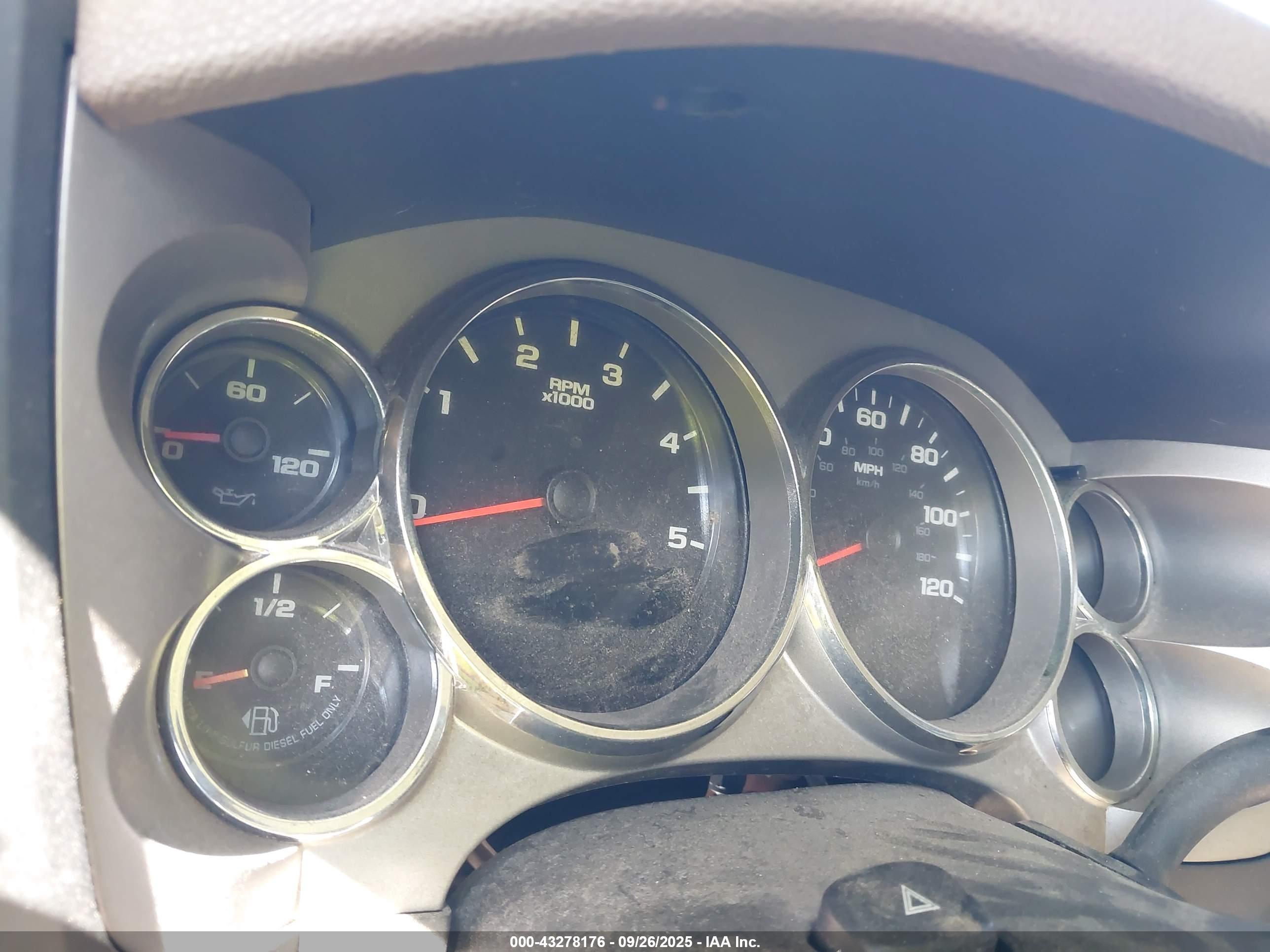 CHEVROLET SILVERADO image 7
