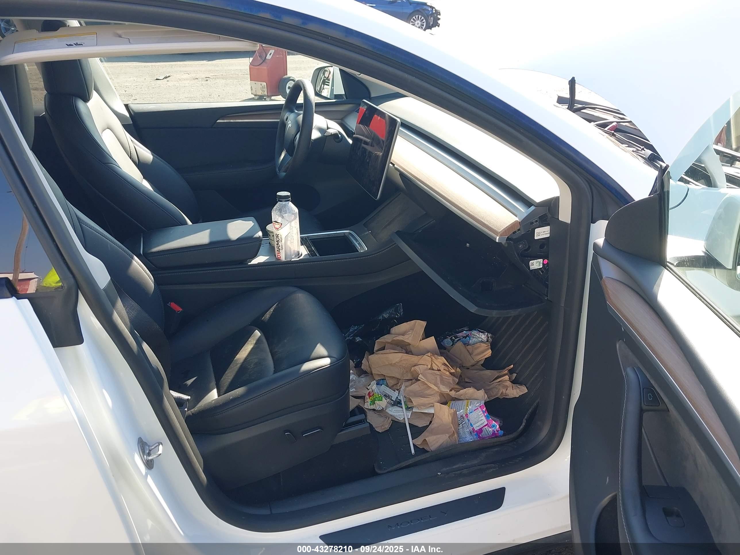 TESLA MODEL image 5