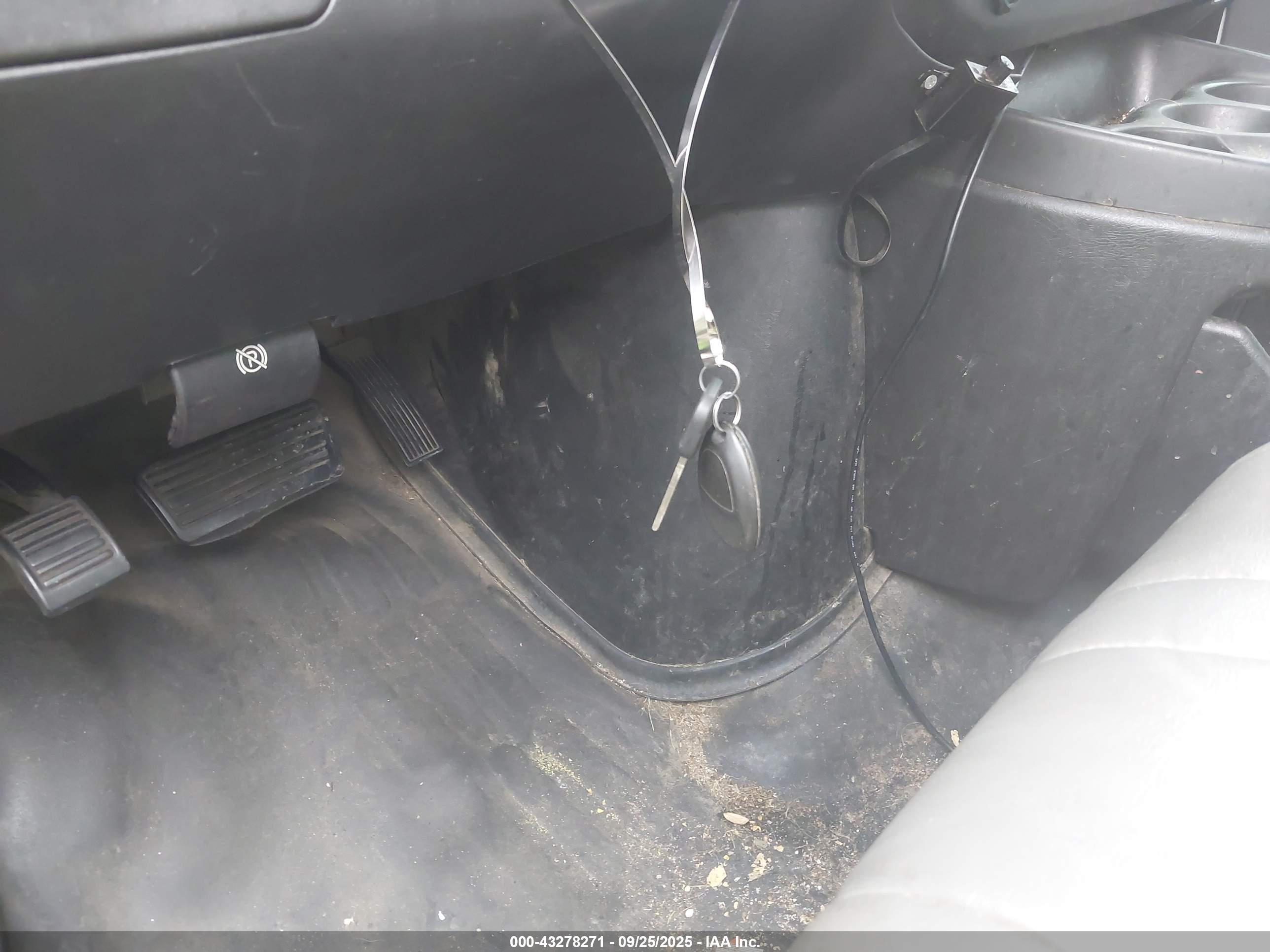 CHEVROLET EXPRESS image 11