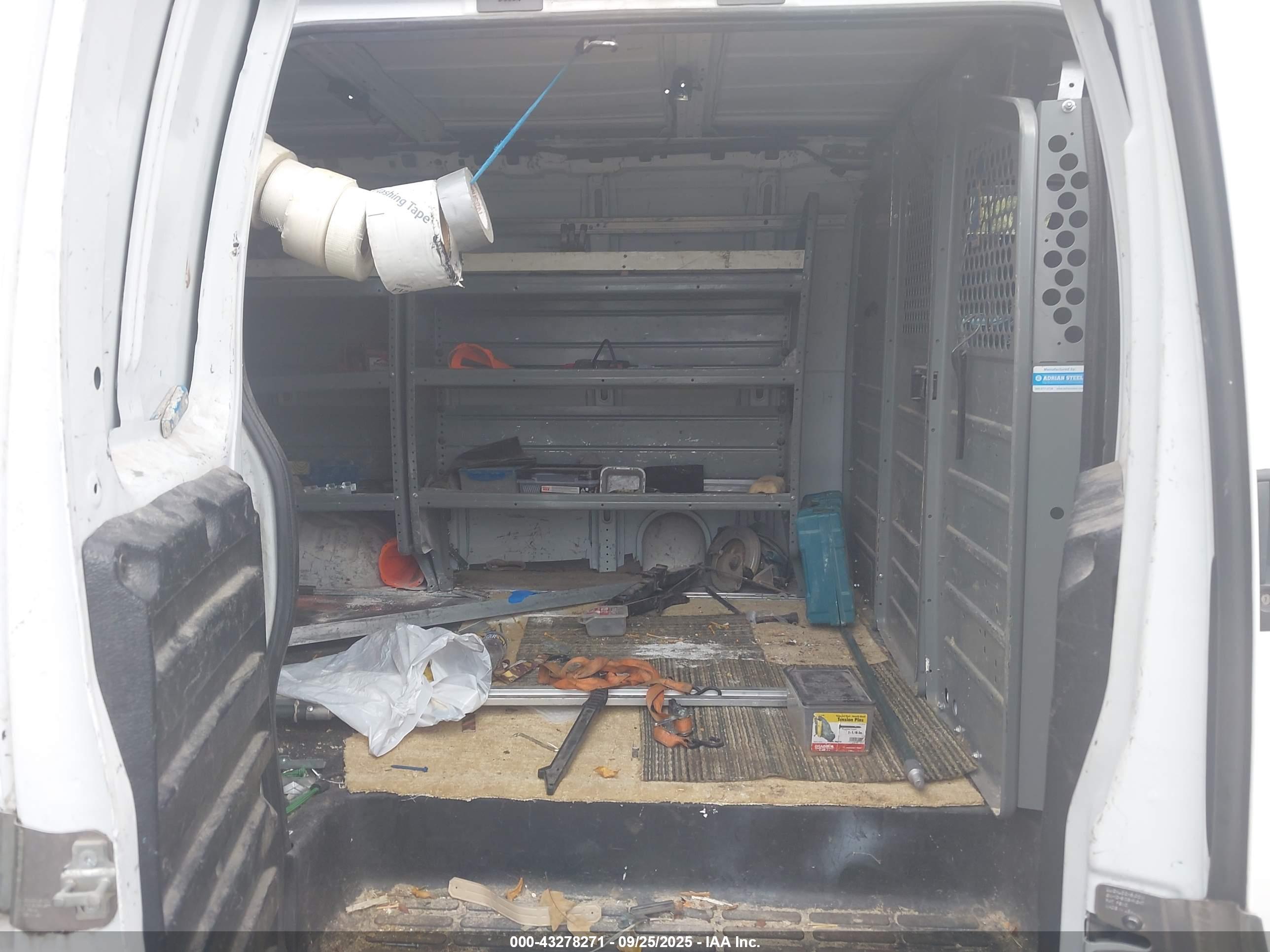 CHEVROLET EXPRESS image 8