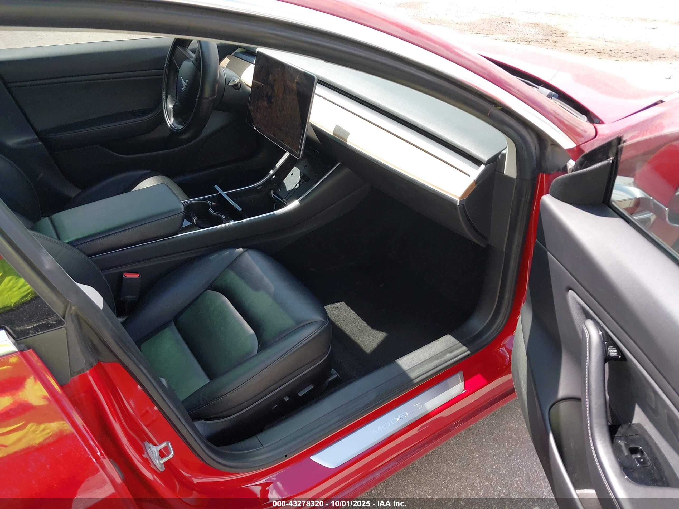 TESLA MODEL image 5