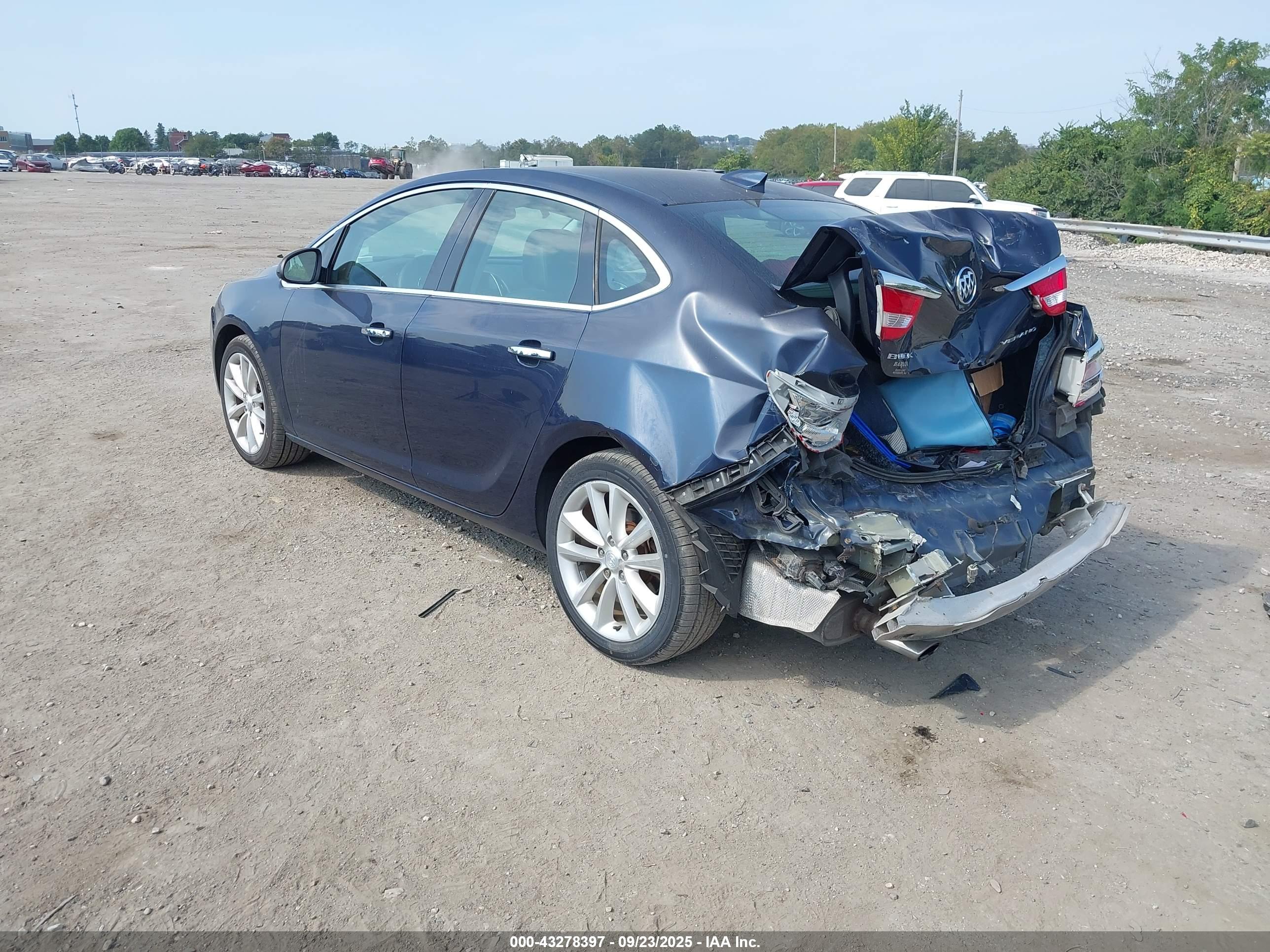 BUICK VERANO image 3