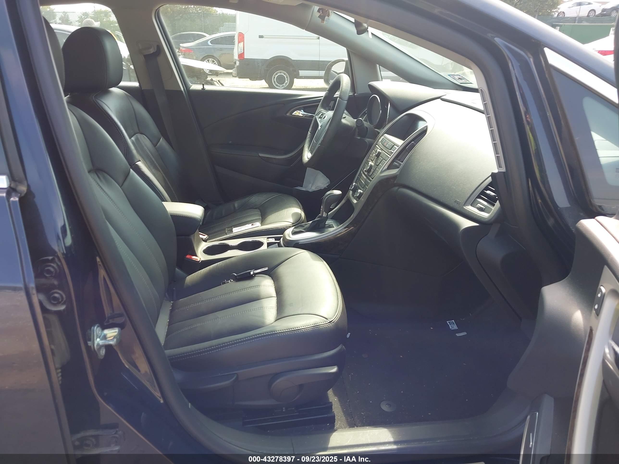 BUICK VERANO image 5