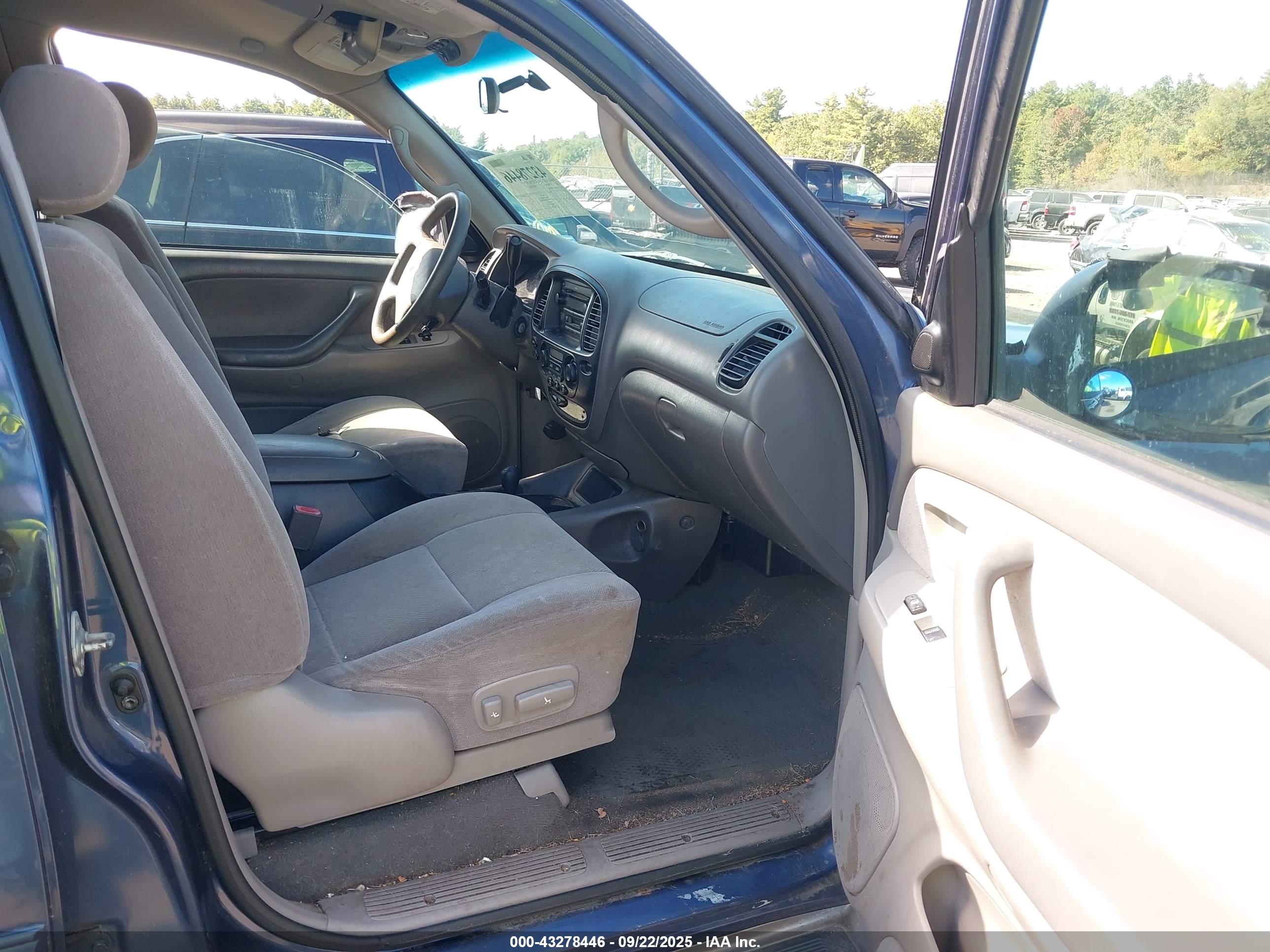 TOYOTA SEQUOIA image 5