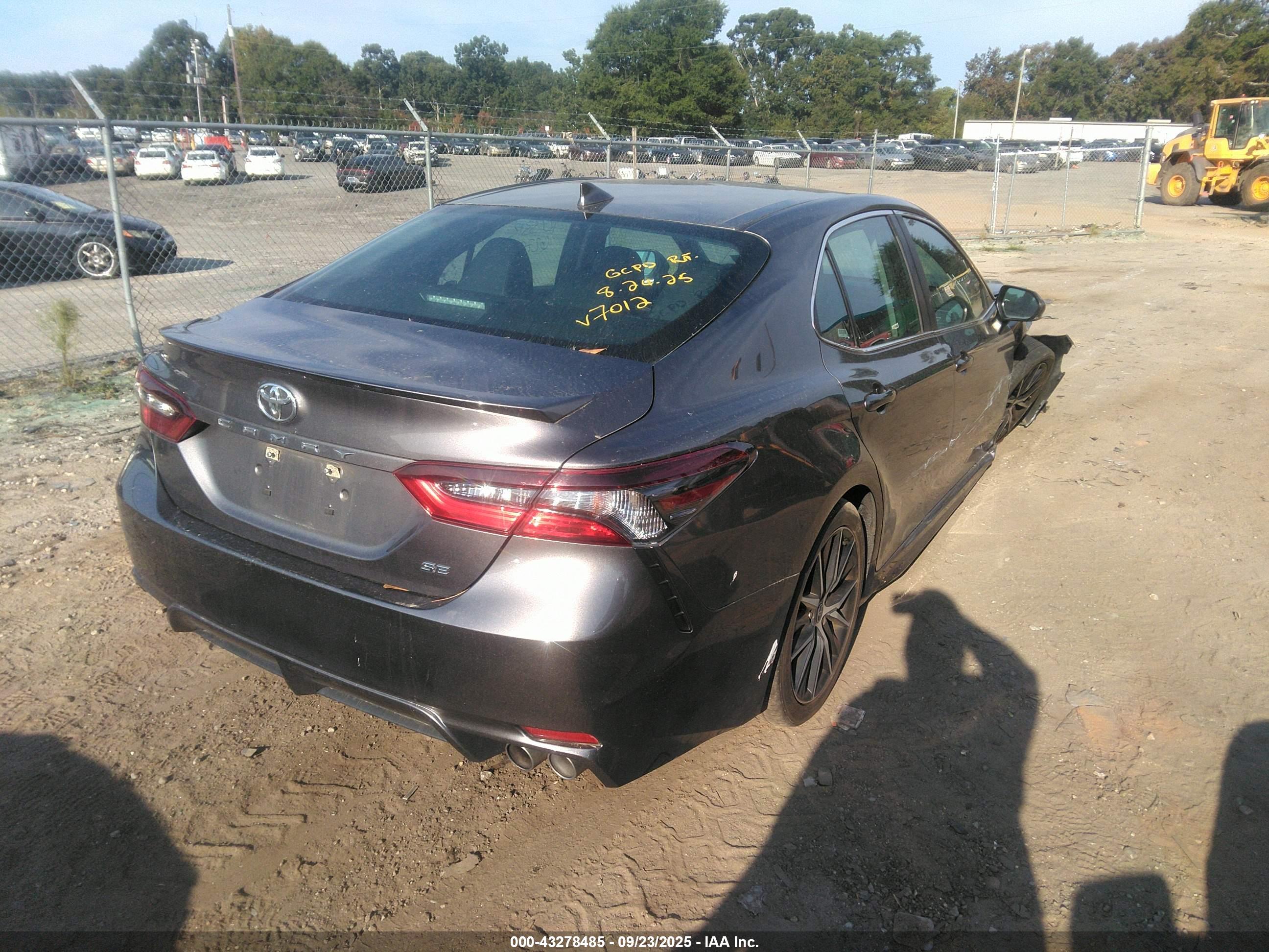 TOYOTA CAMRY image 4