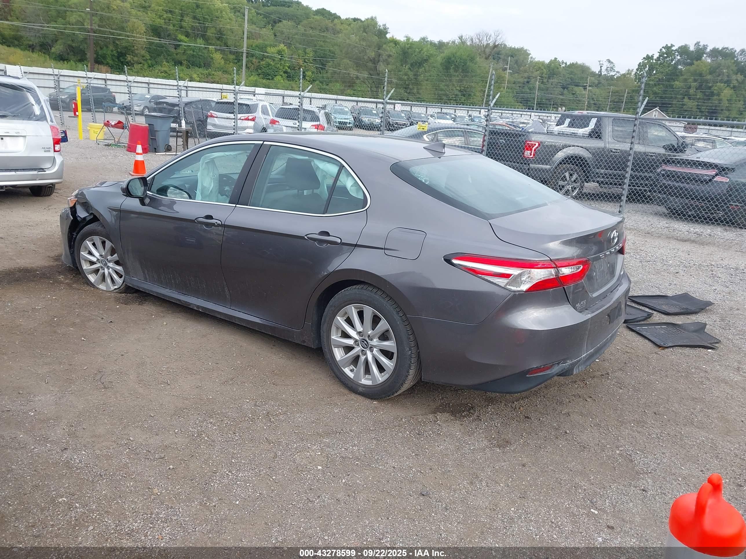 TOYOTA CAMRY image 3