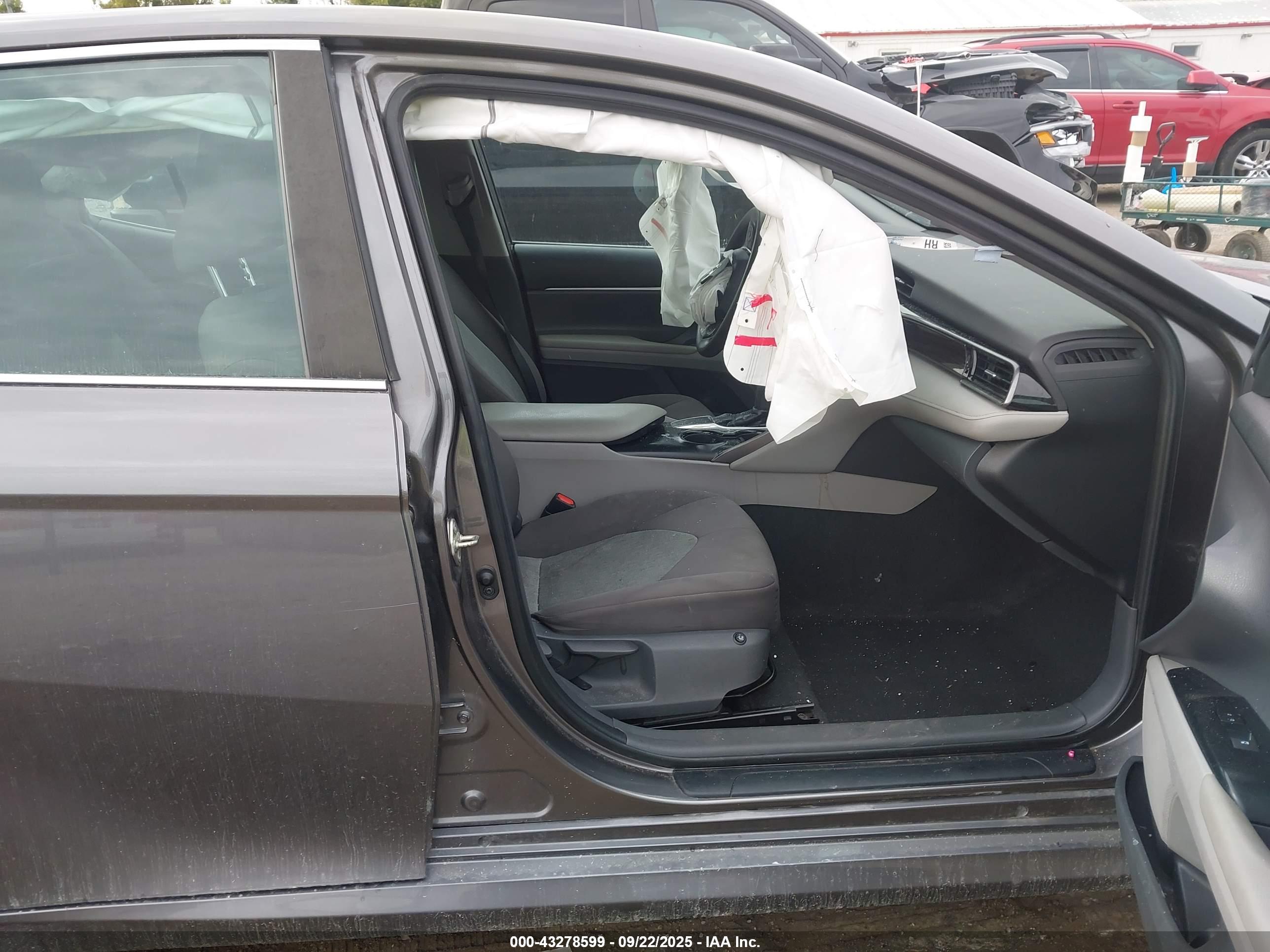 TOYOTA CAMRY image 5