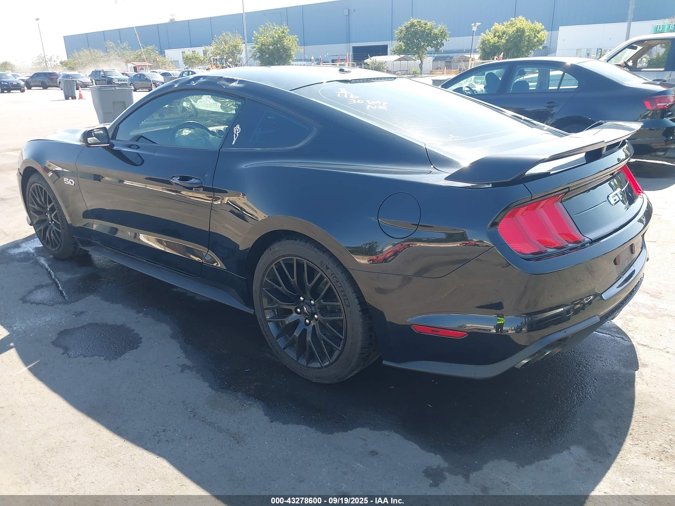 FORD MUSTANG image 3