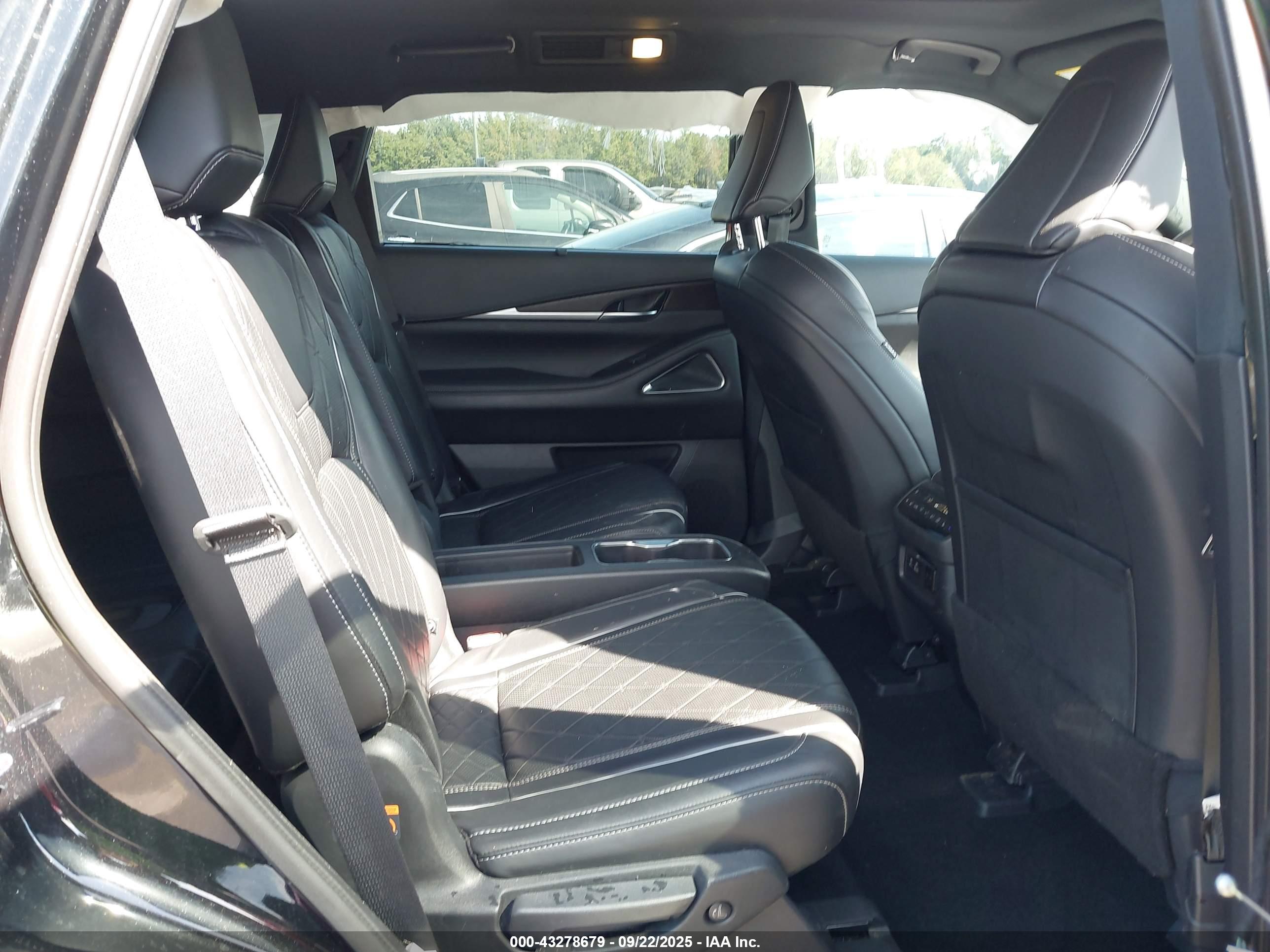 INFINITI QX60 image 8