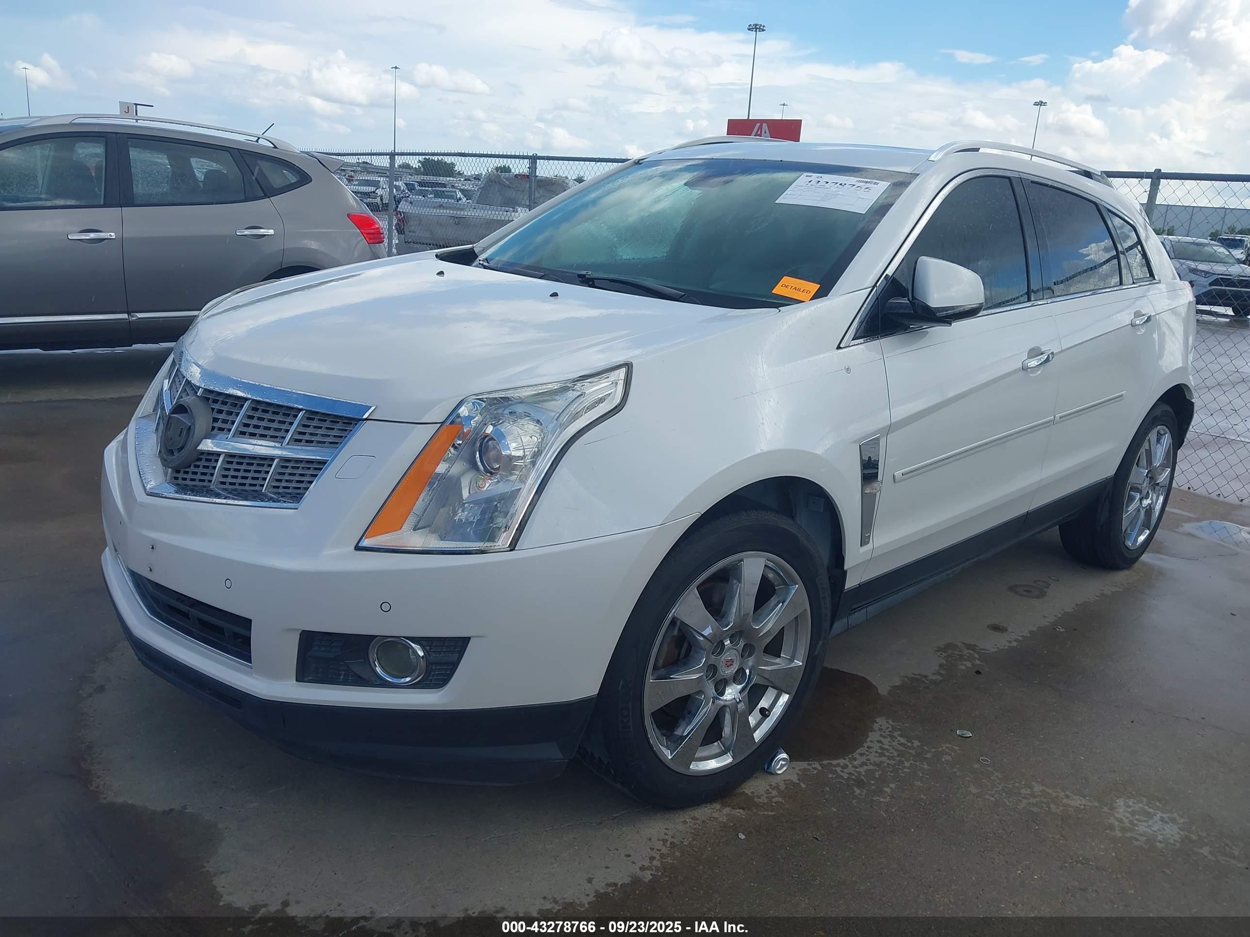 CADILLAC SRX image 2