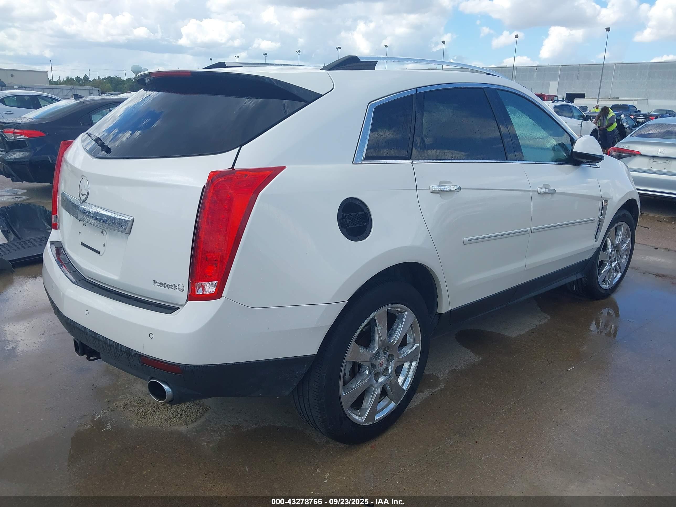 CADILLAC SRX image 4