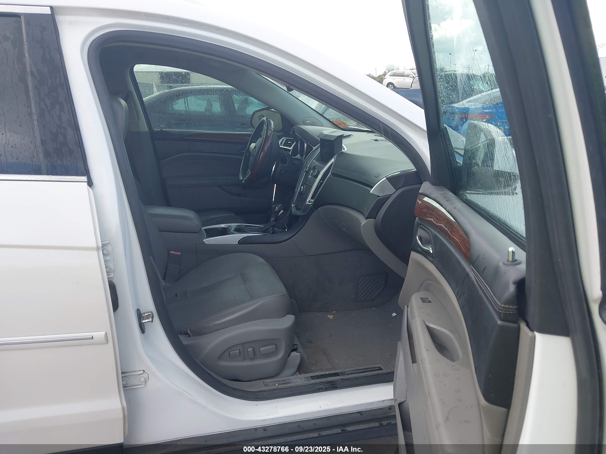 CADILLAC SRX image 5