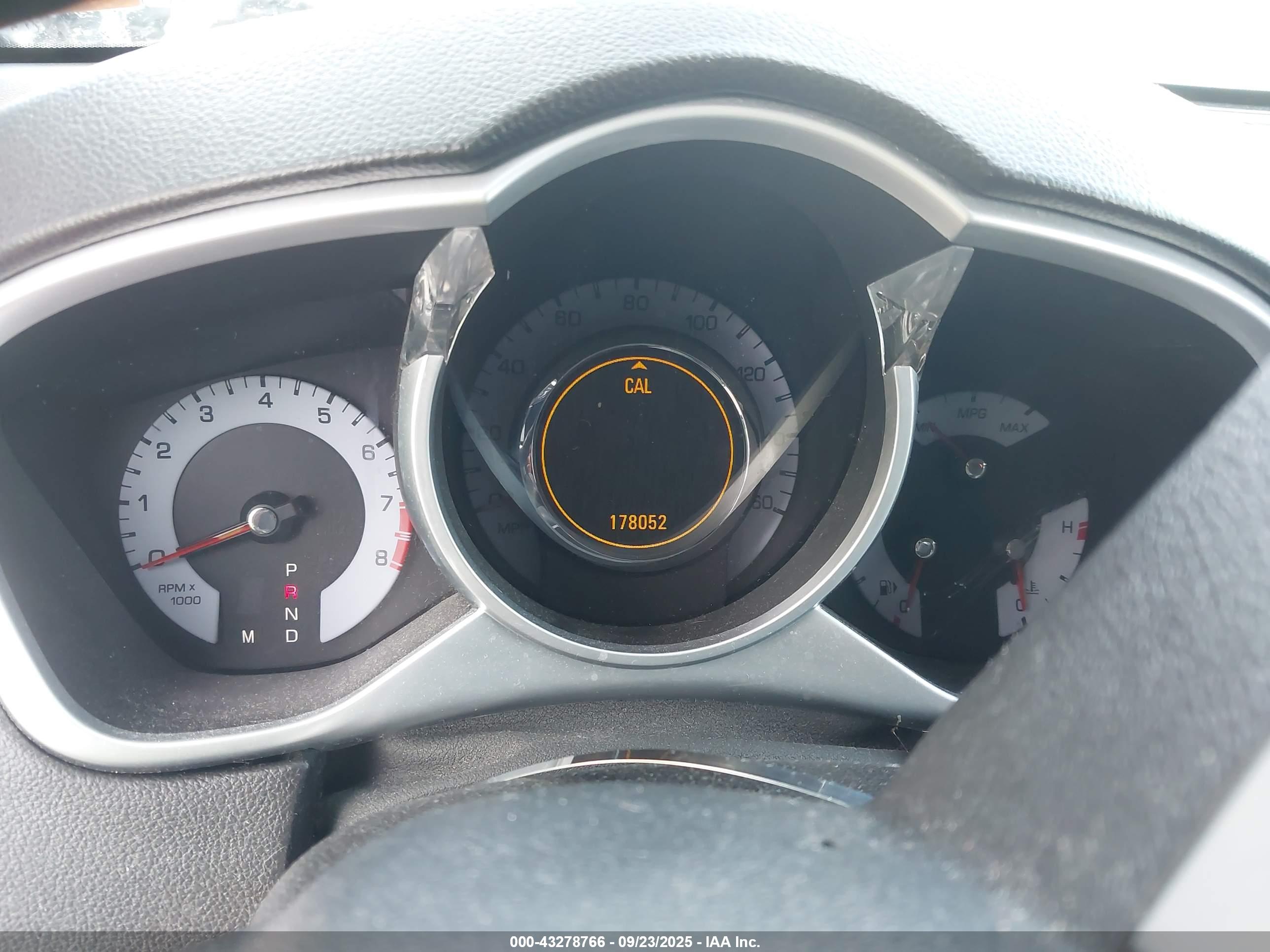 CADILLAC SRX image 7