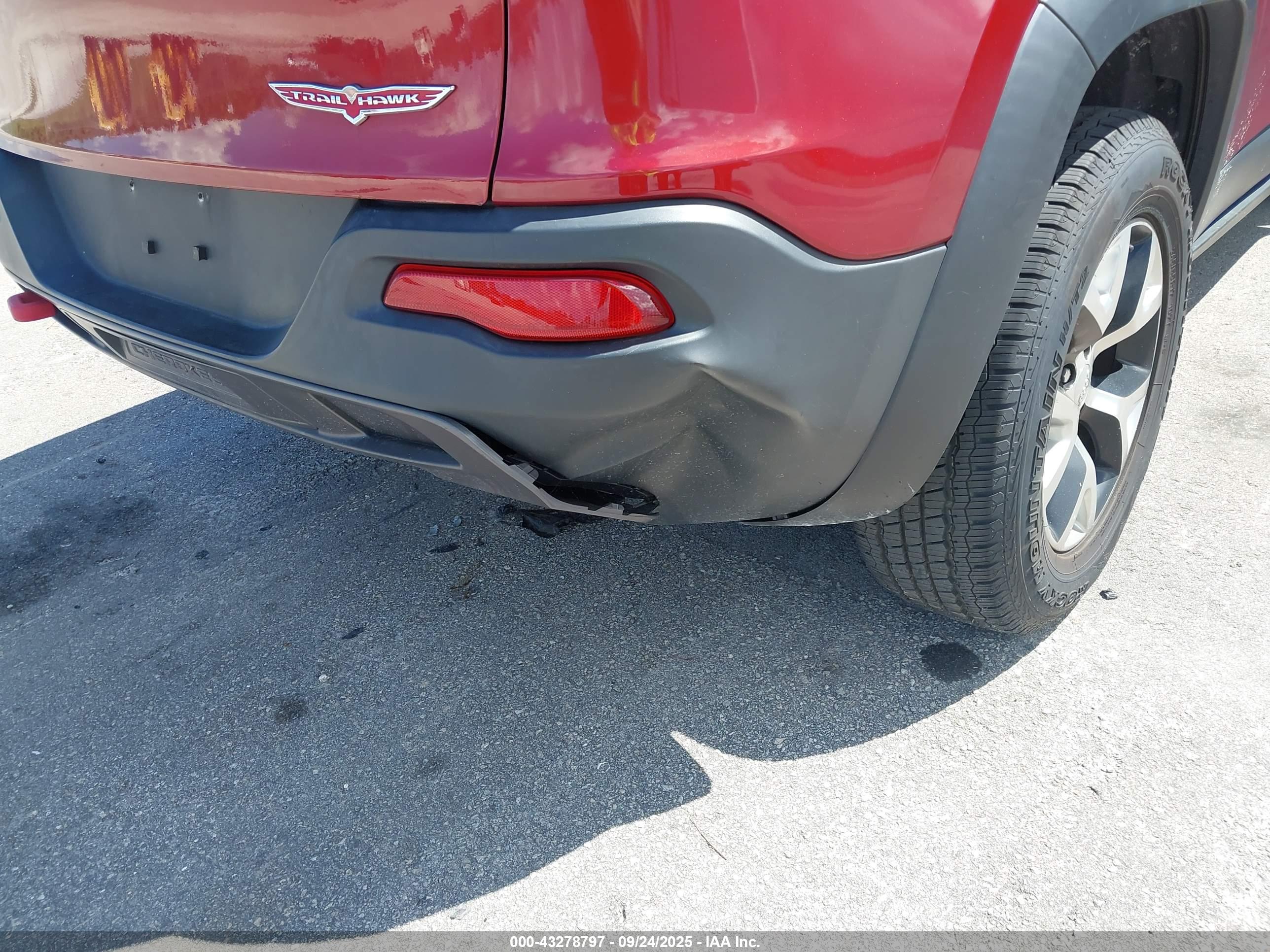 JEEP CHEROKEE image 6