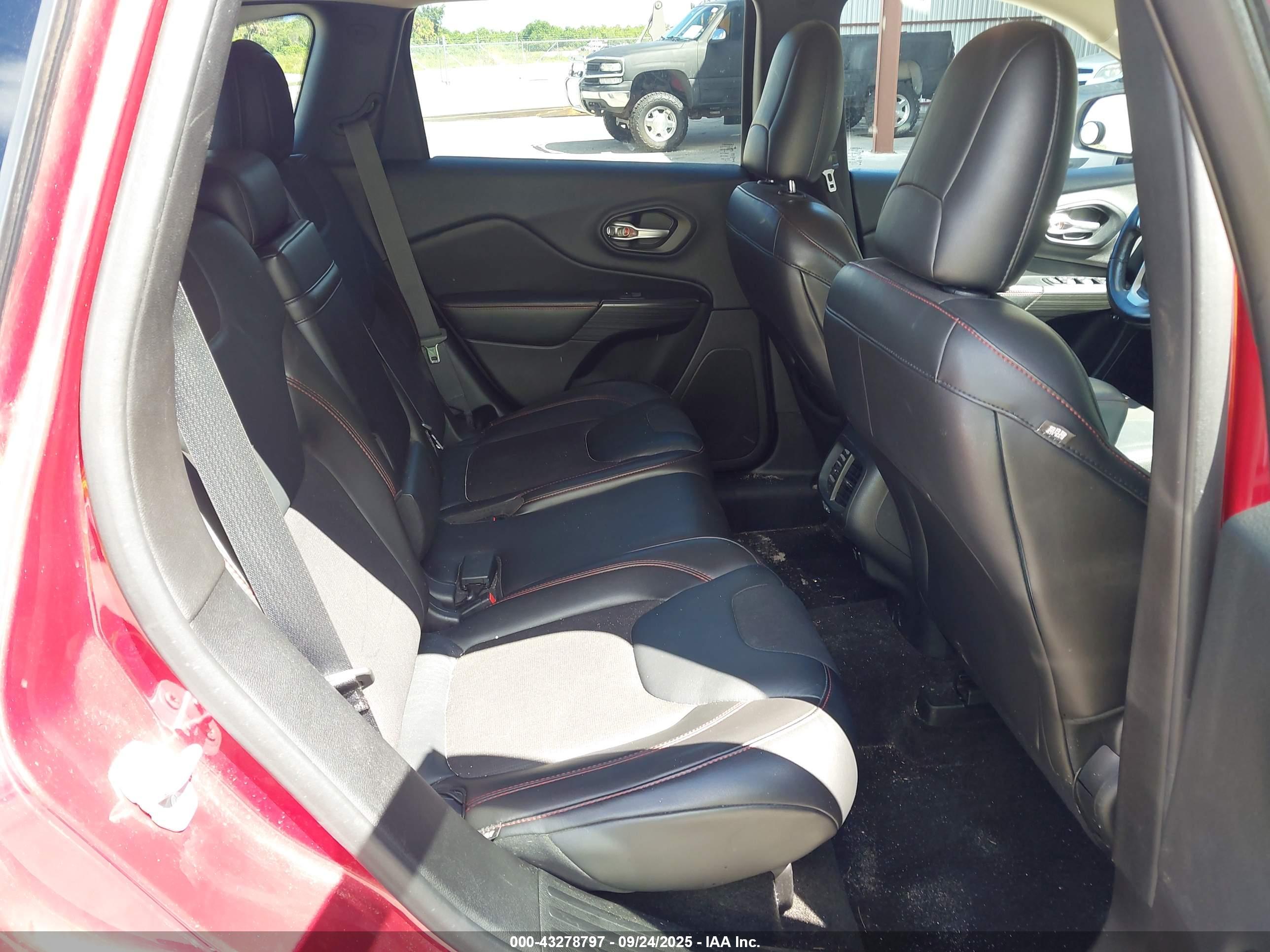 JEEP CHEROKEE image 8