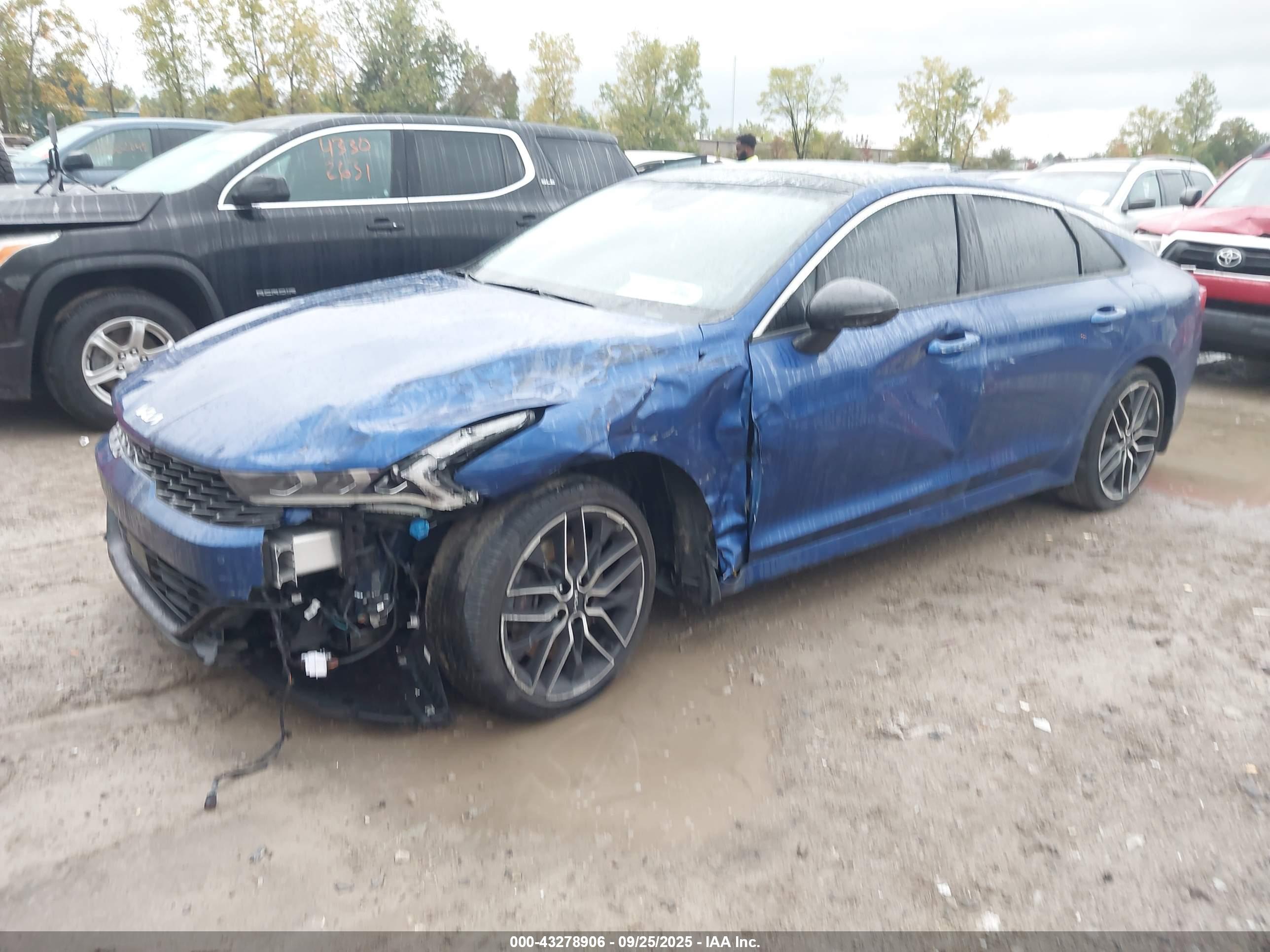 KIA K5 image 2