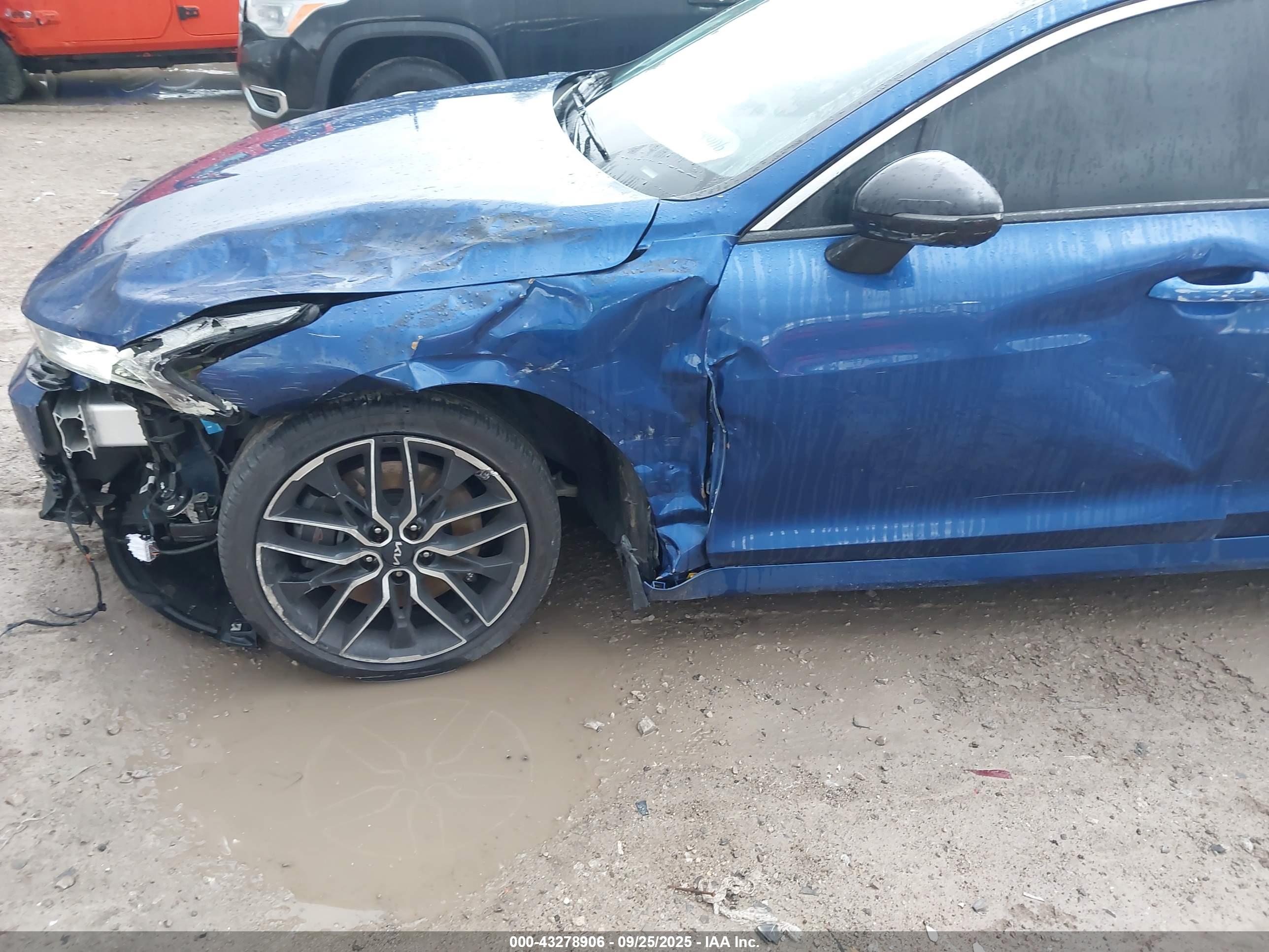 KIA K5 image 6