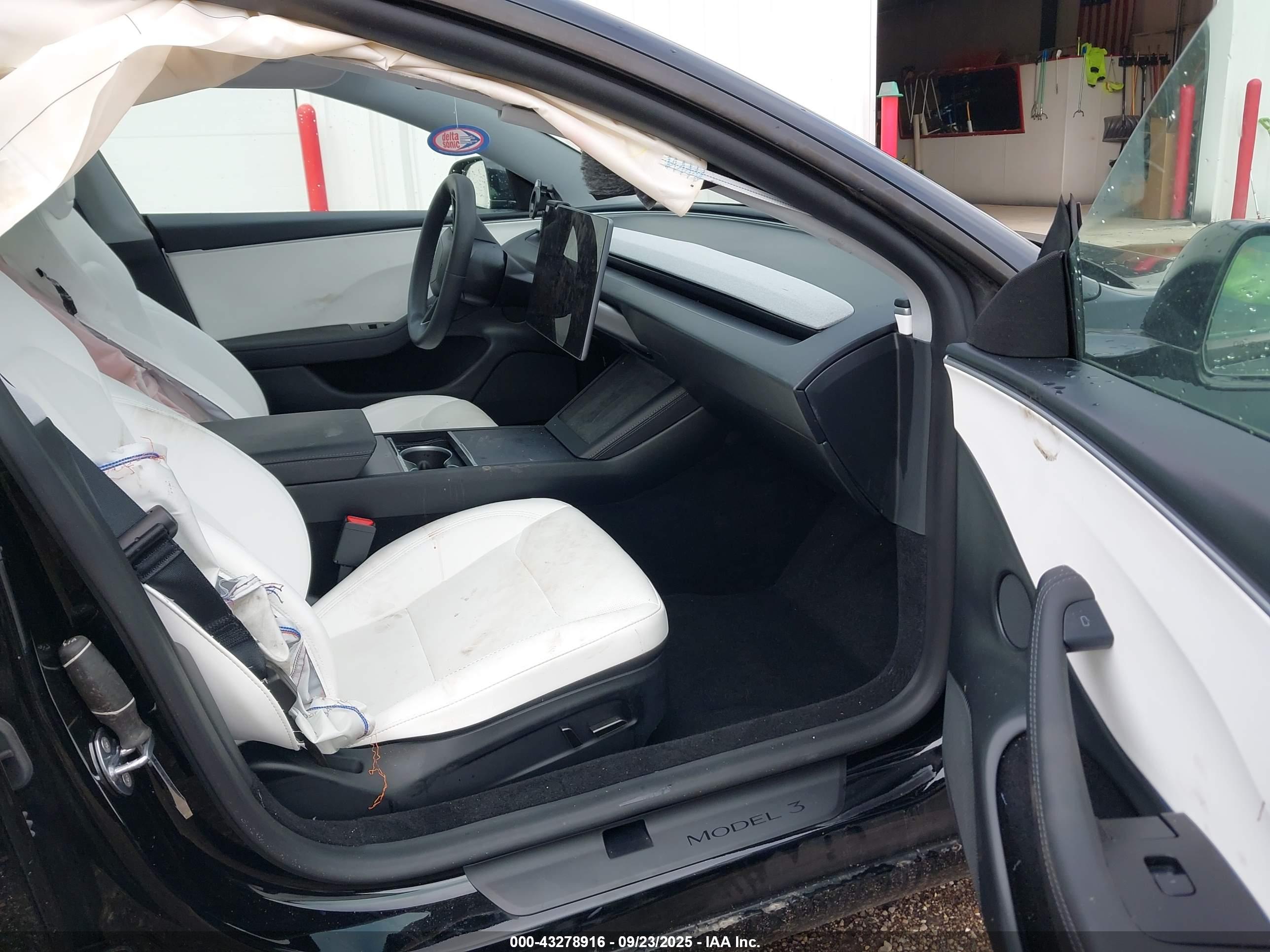 TESLA MODEL image 5