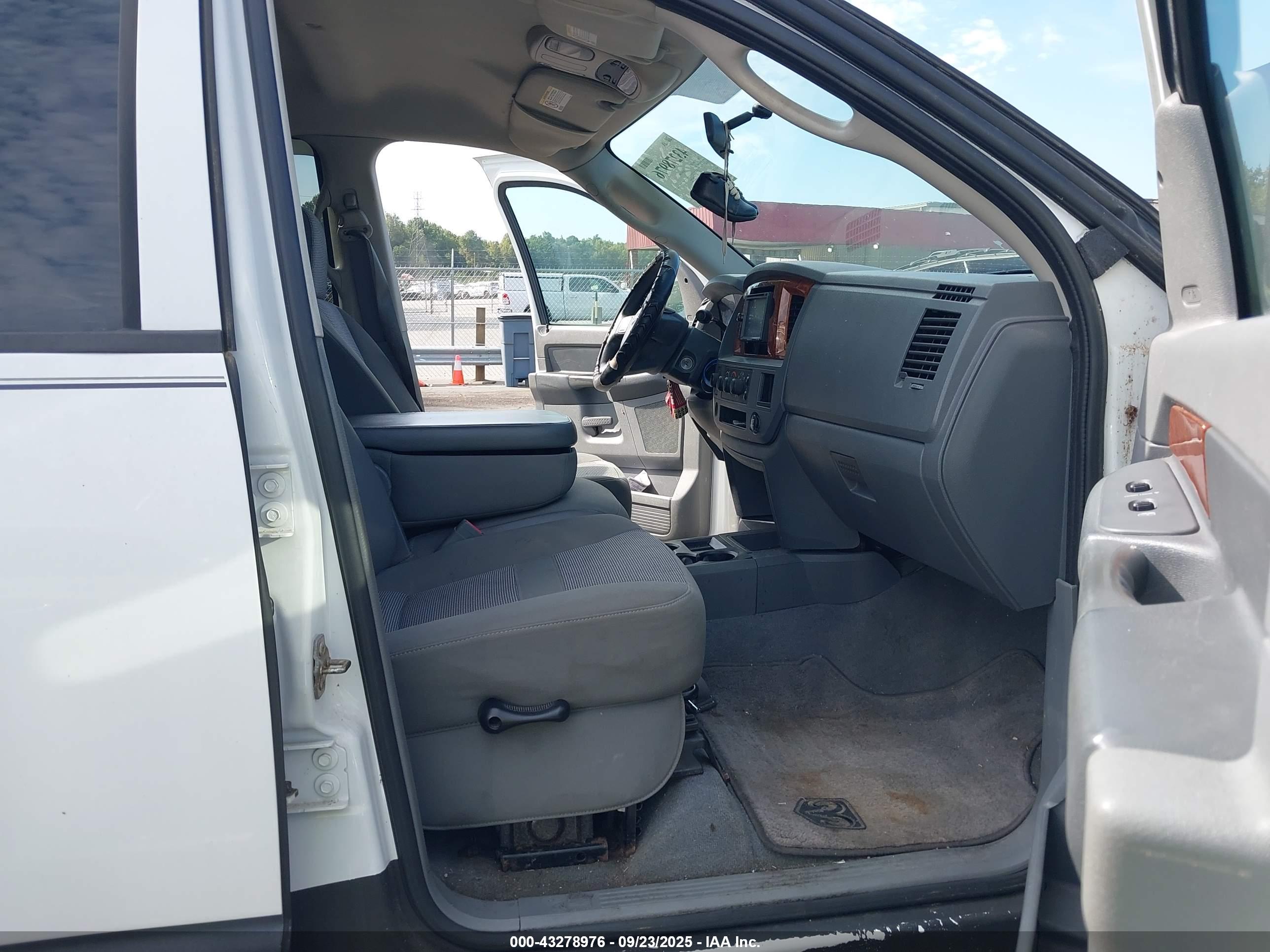 DODGE RAM image 5