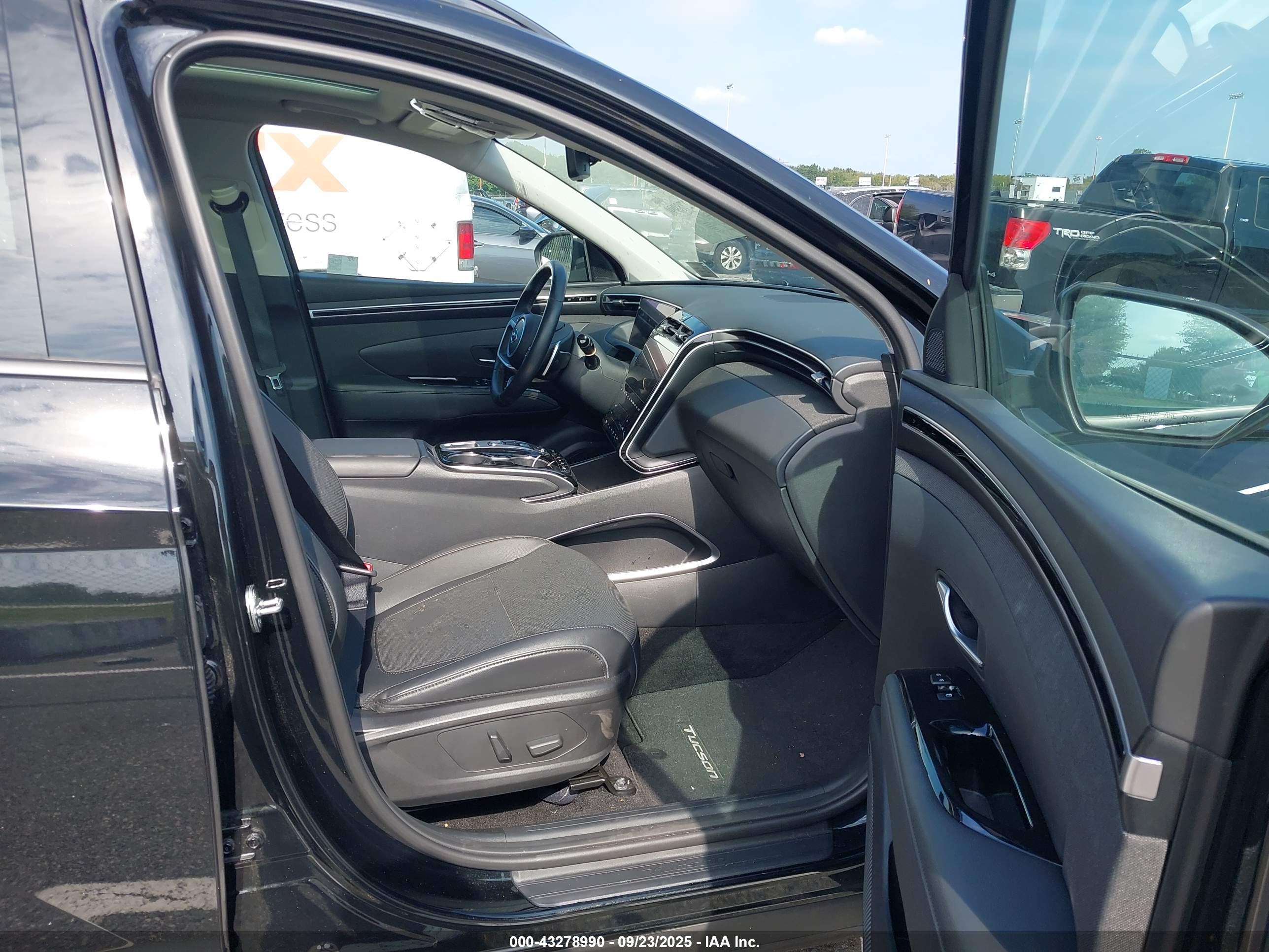 HYUNDAI TUCSON image 5