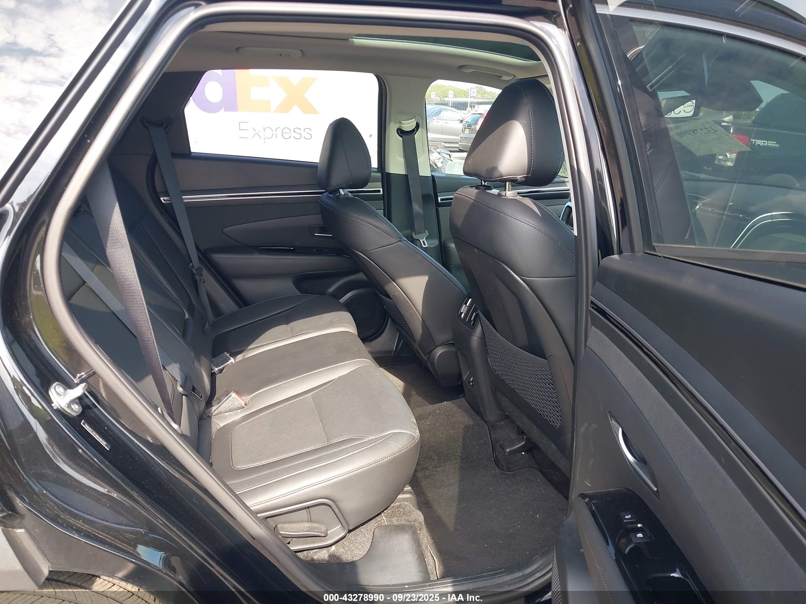 HYUNDAI TUCSON image 8