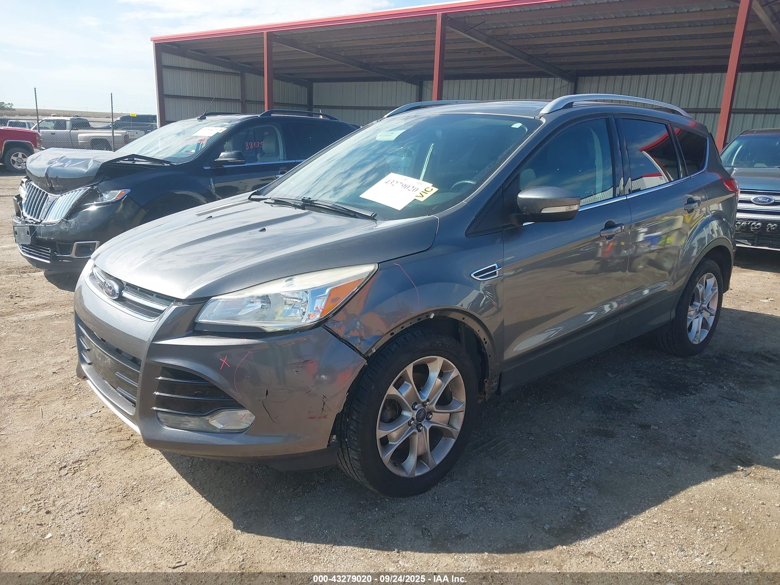 FORD ESCAPE image 2