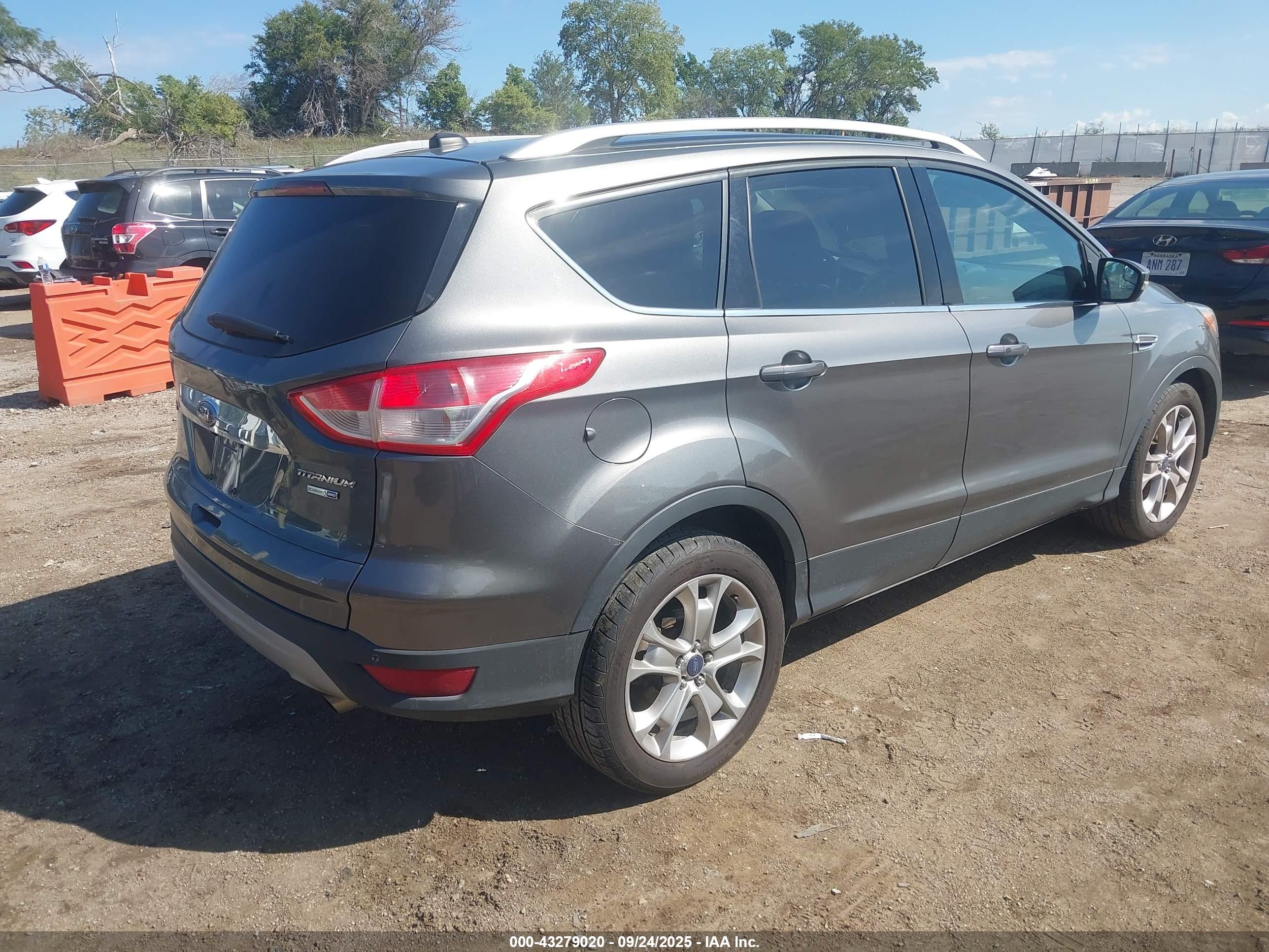 FORD ESCAPE image 4