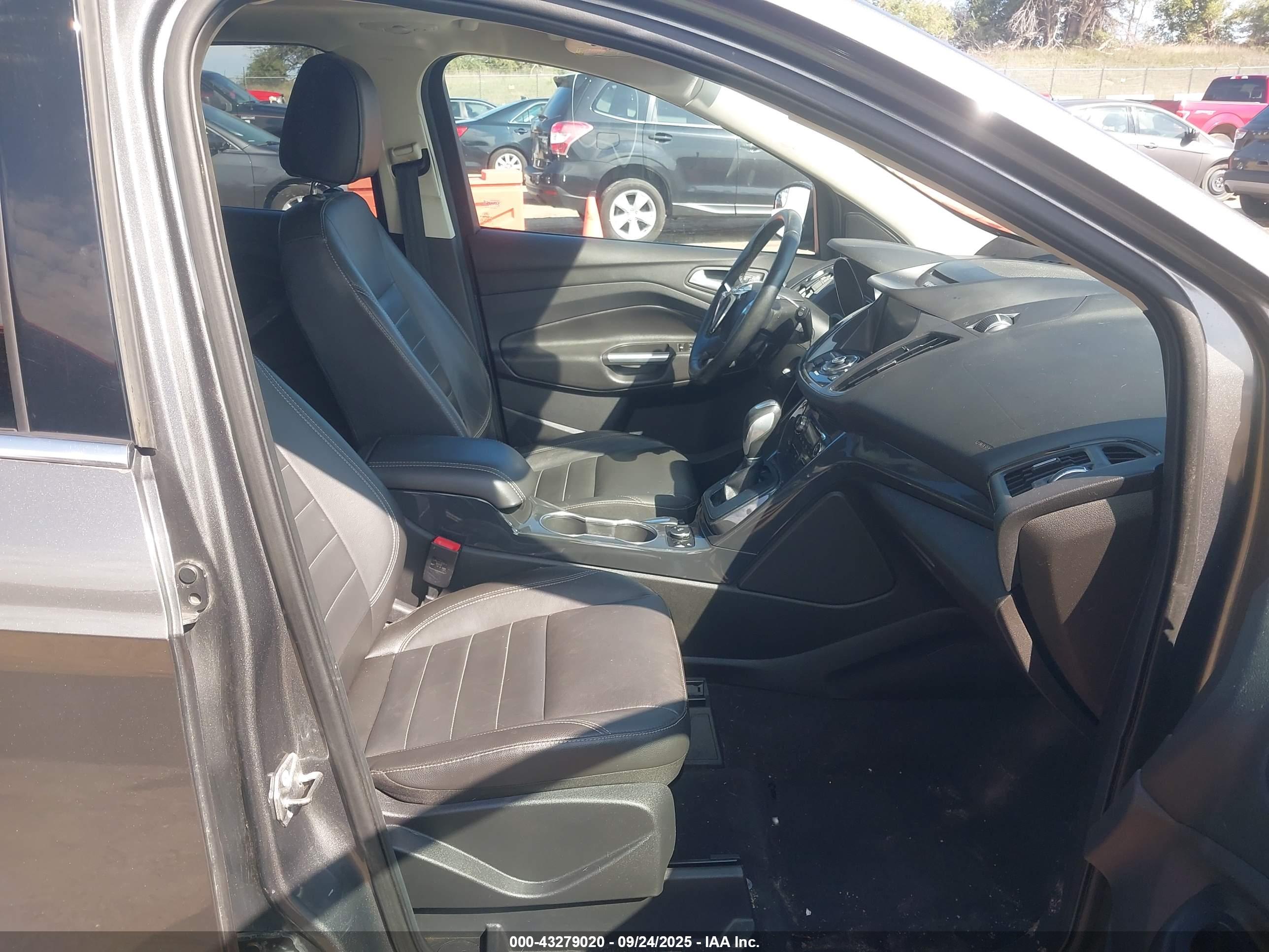 FORD ESCAPE image 5