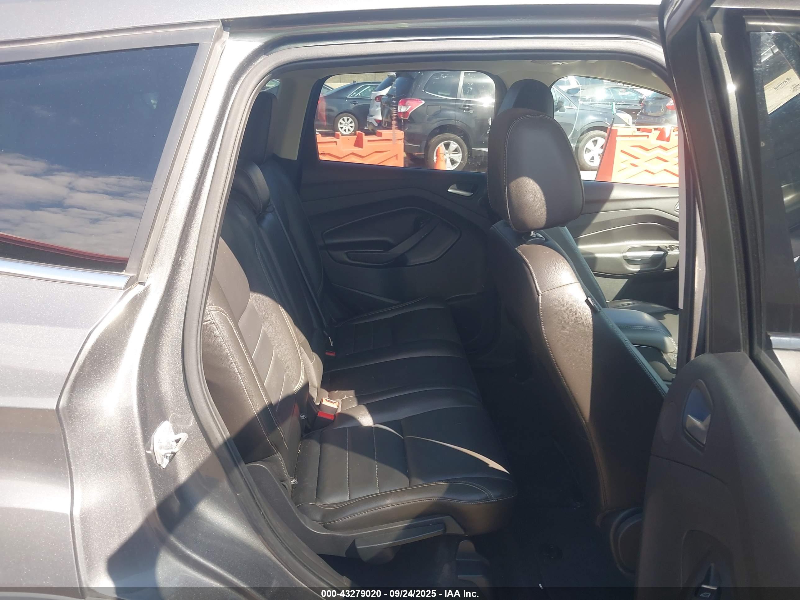 FORD ESCAPE image 8