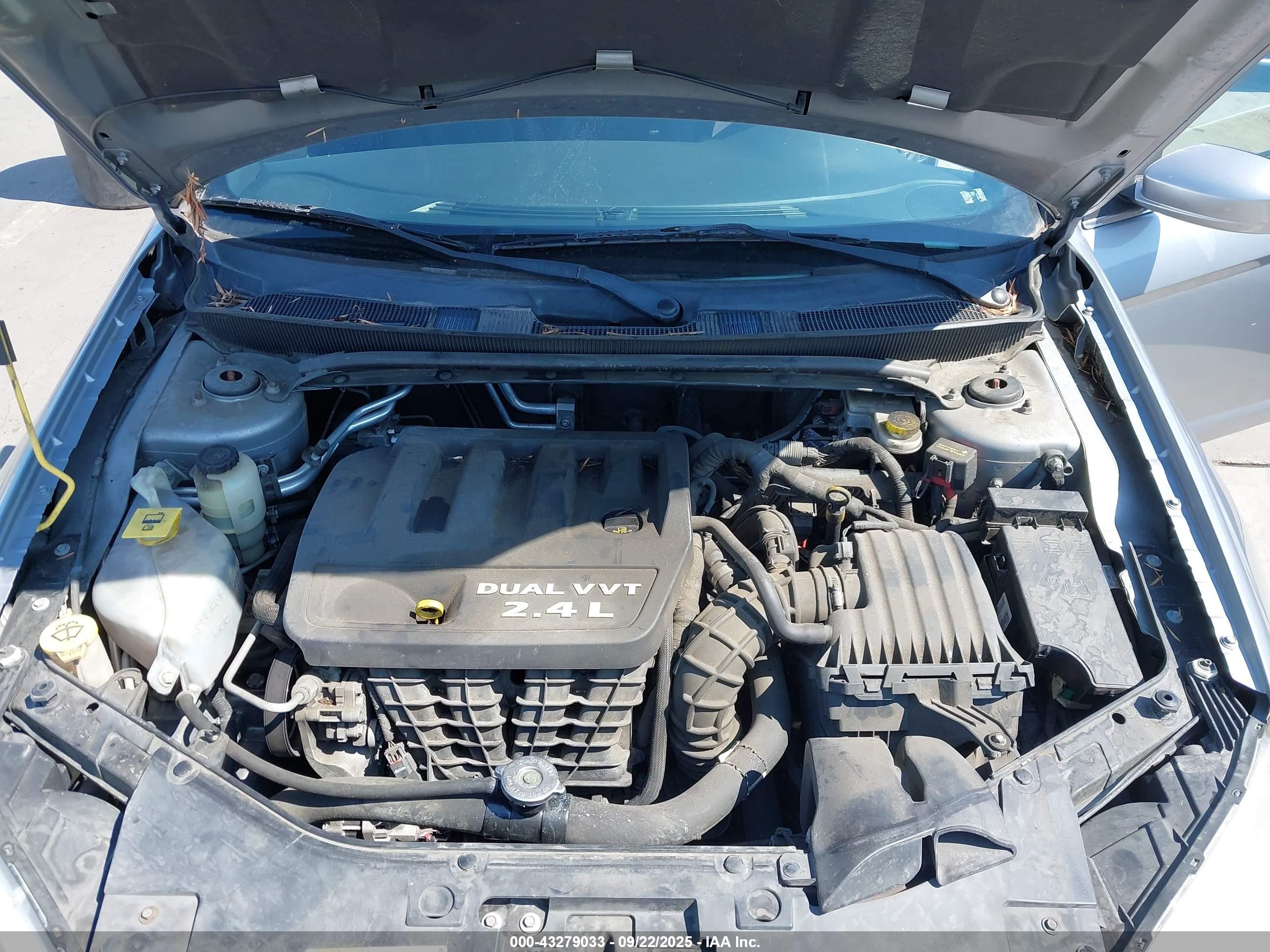 CHRYSLER 200 image 10