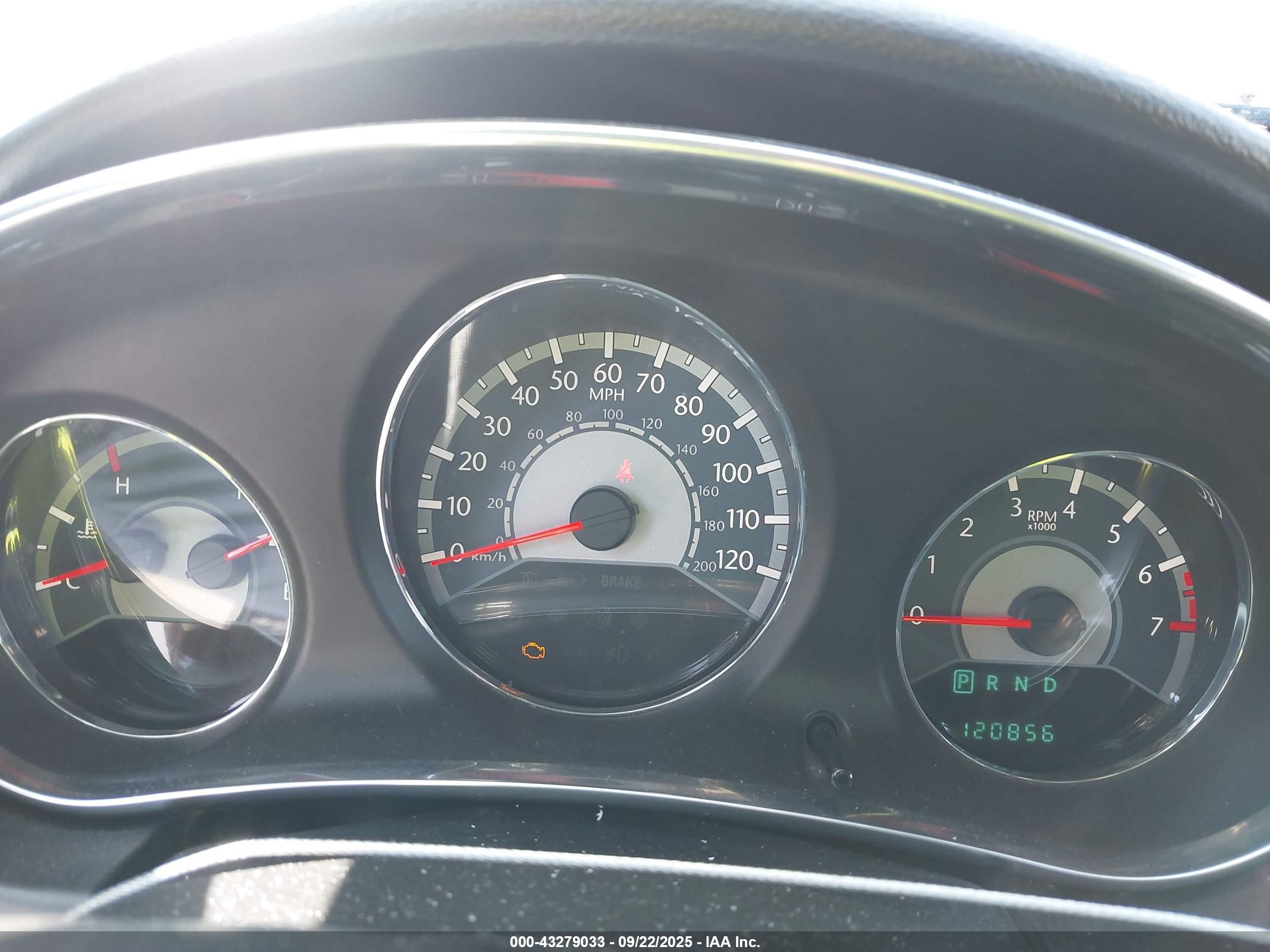 CHRYSLER 200 image 7