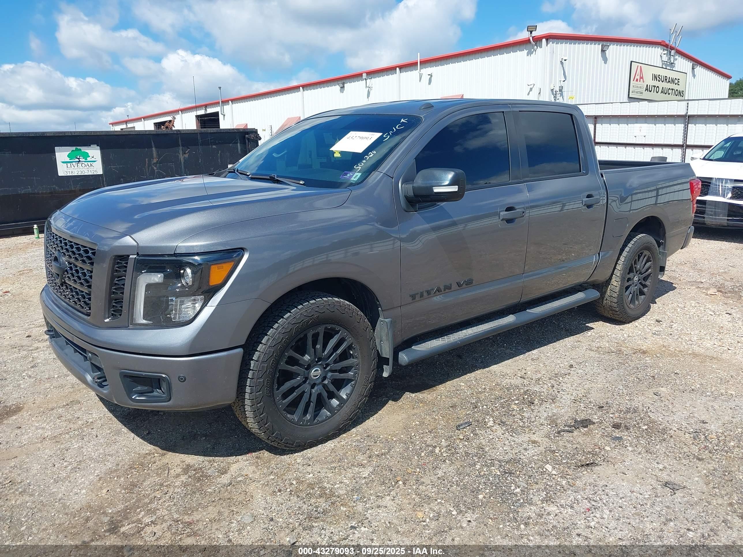 NISSAN TITAN image 2