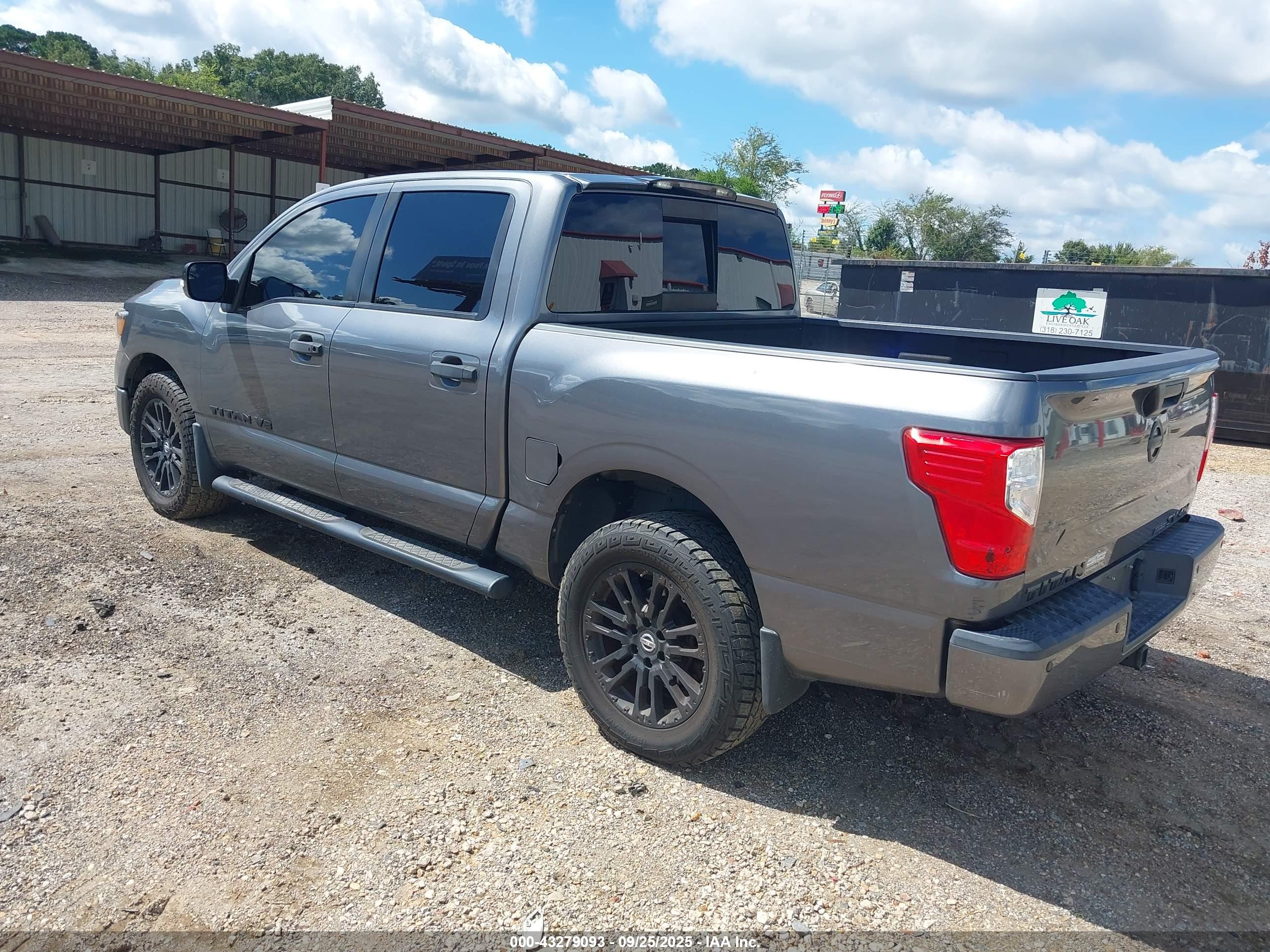 NISSAN TITAN image 3