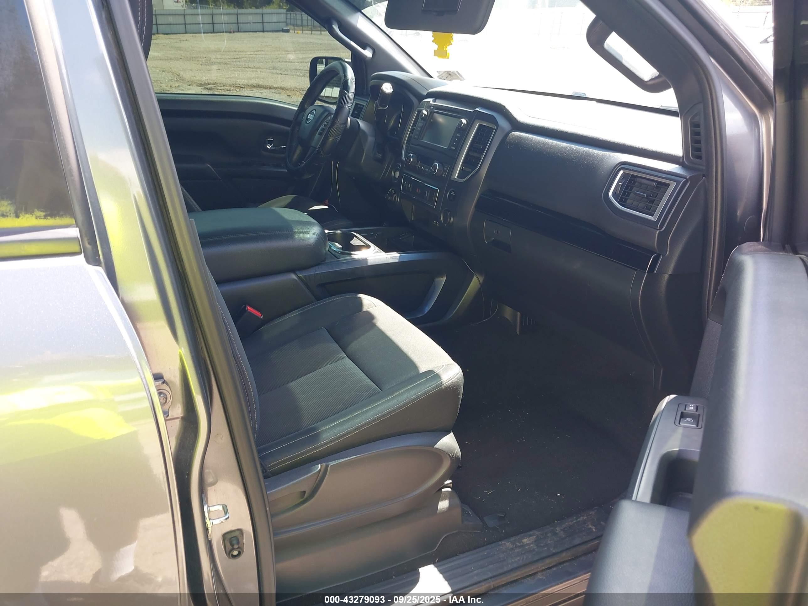 NISSAN TITAN image 5