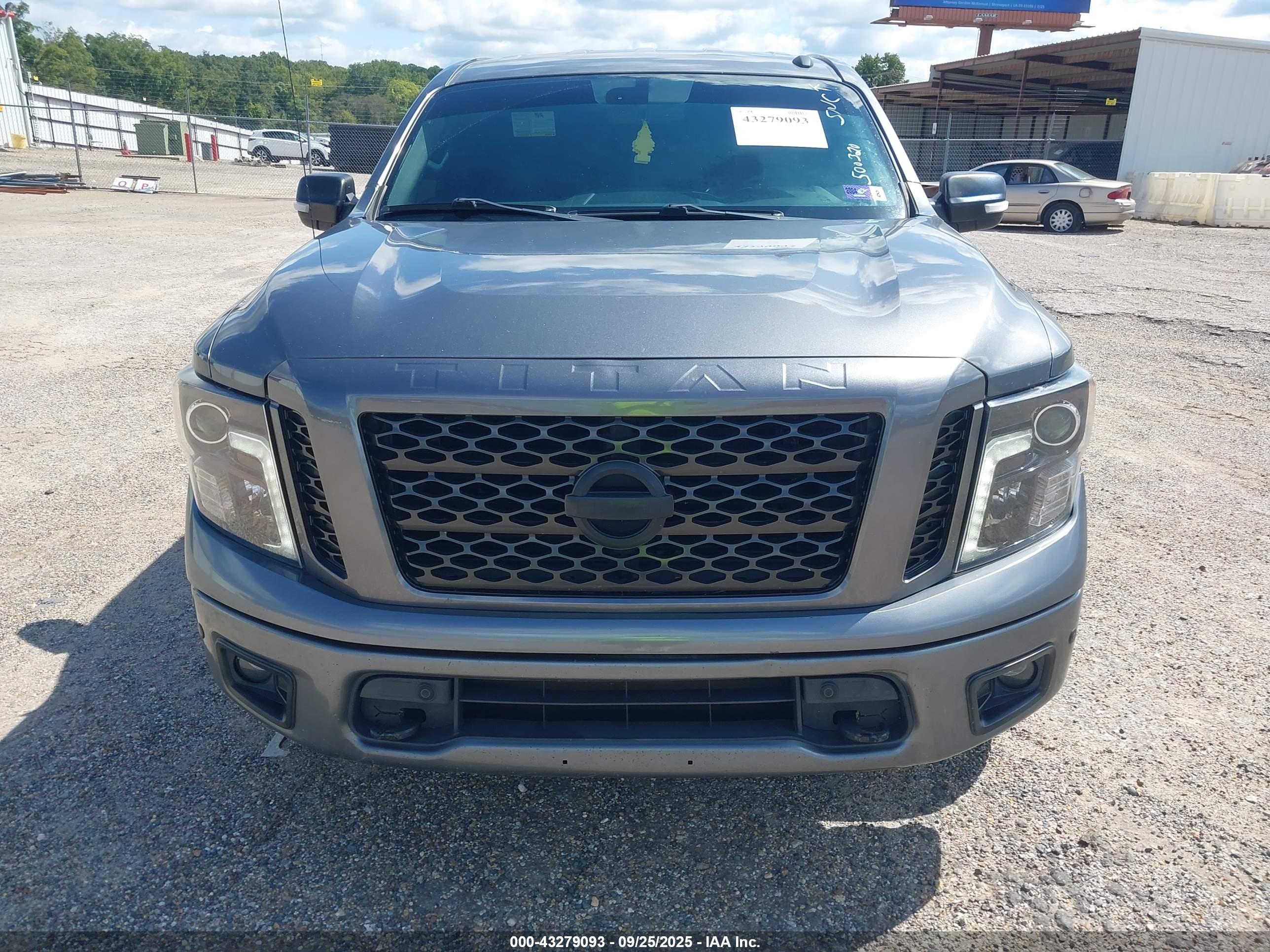 NISSAN TITAN image 6