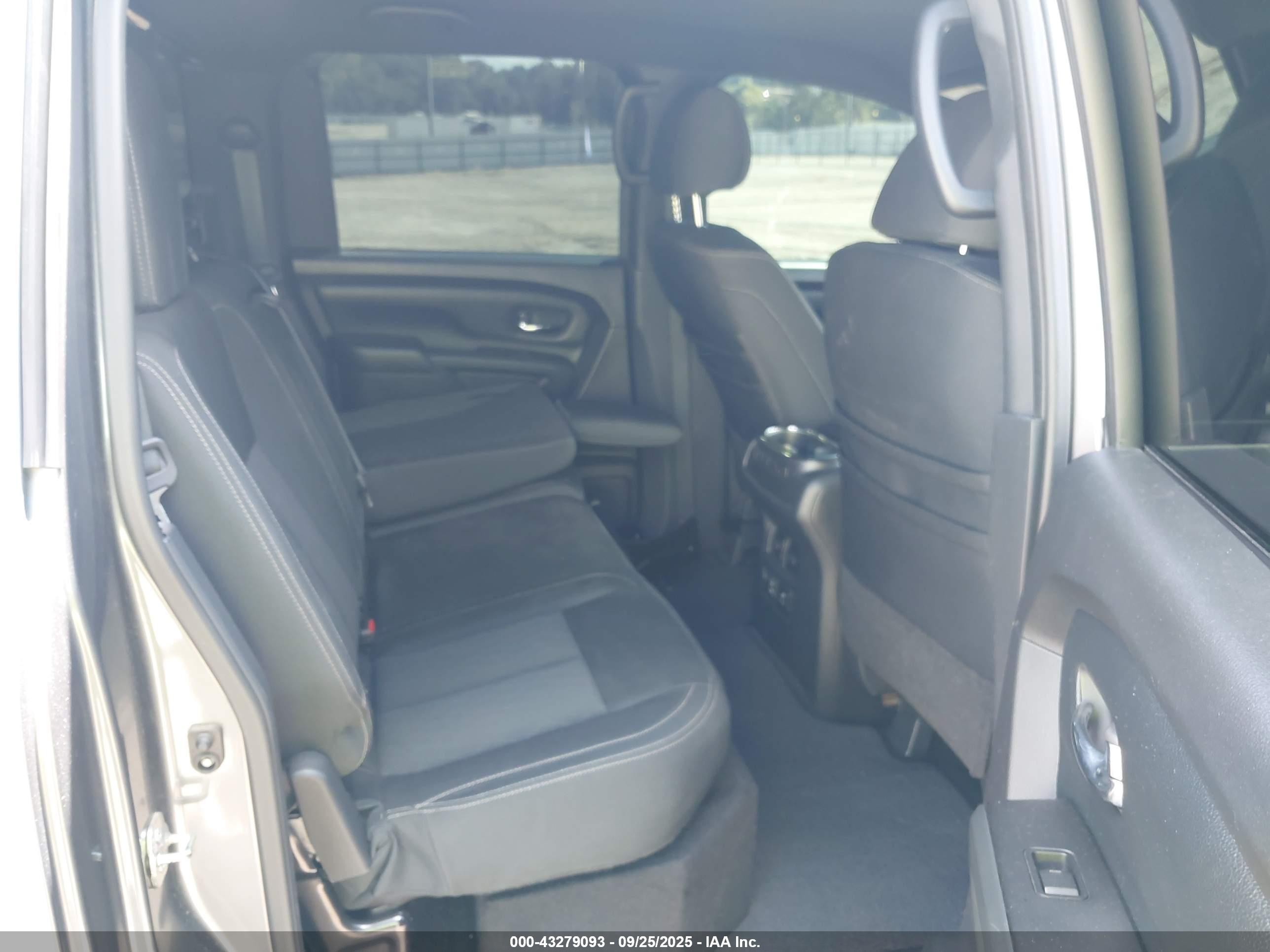 NISSAN TITAN image 8