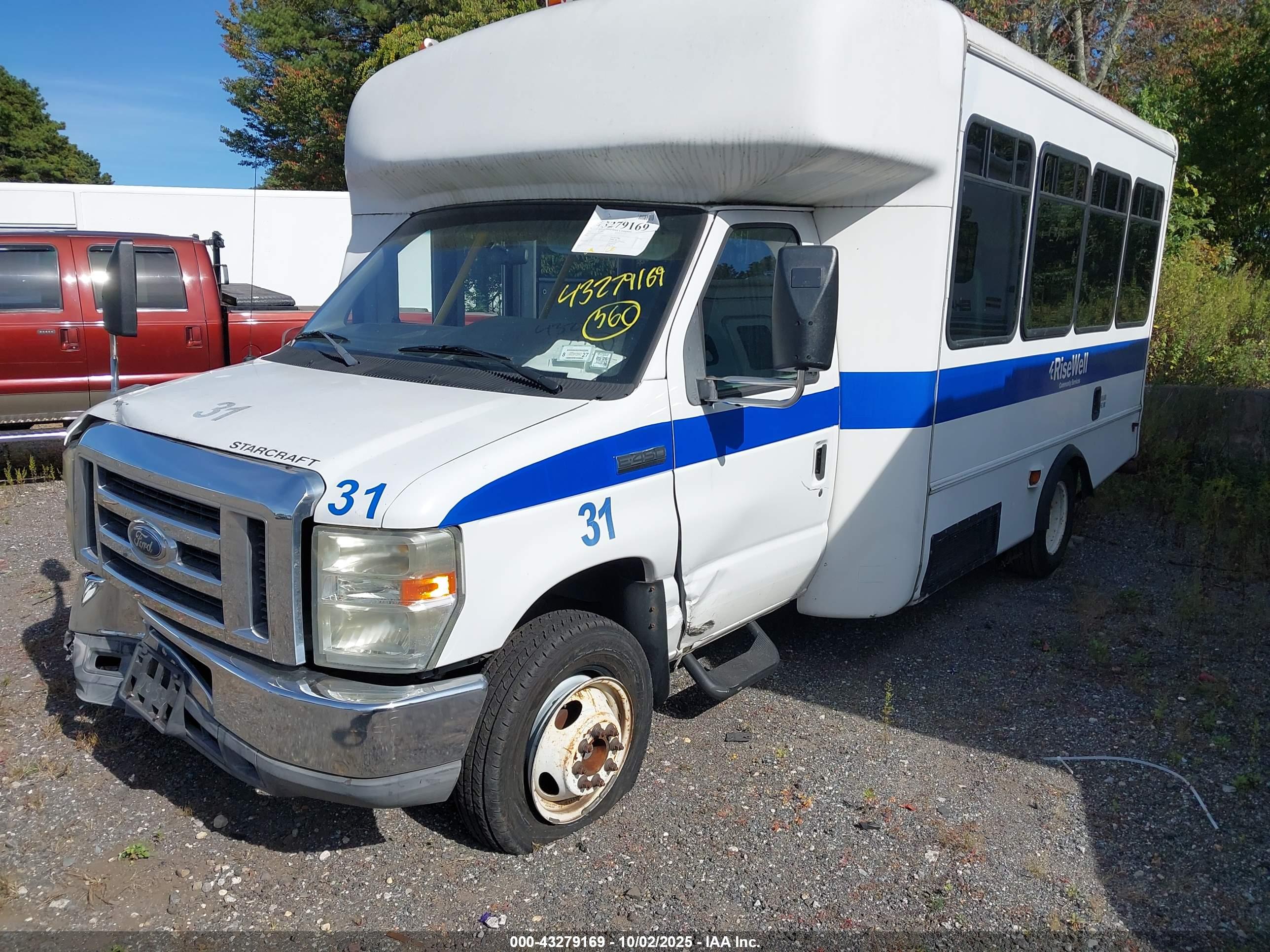 FORD E-450 image 2