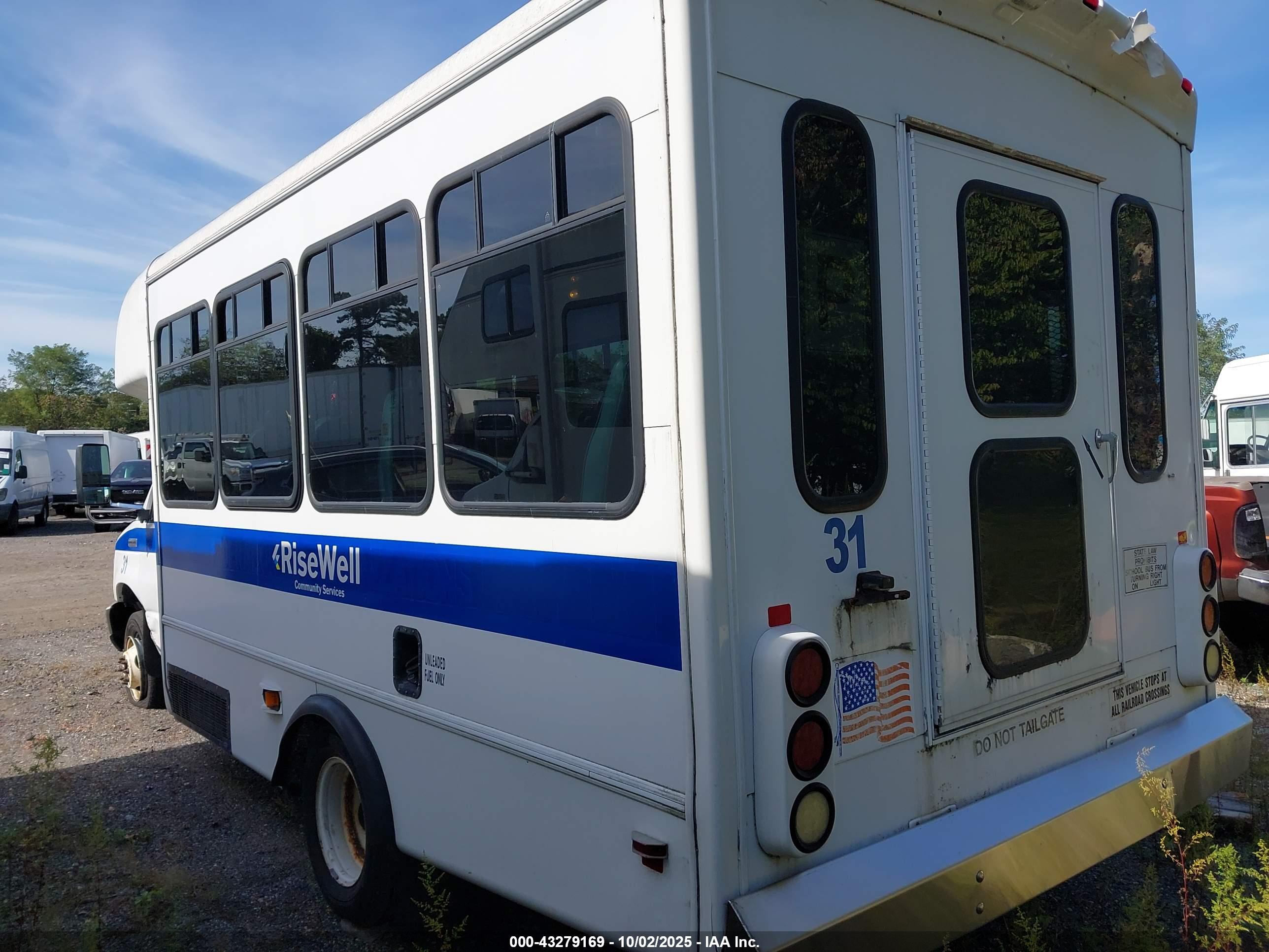 FORD E-450 image 3