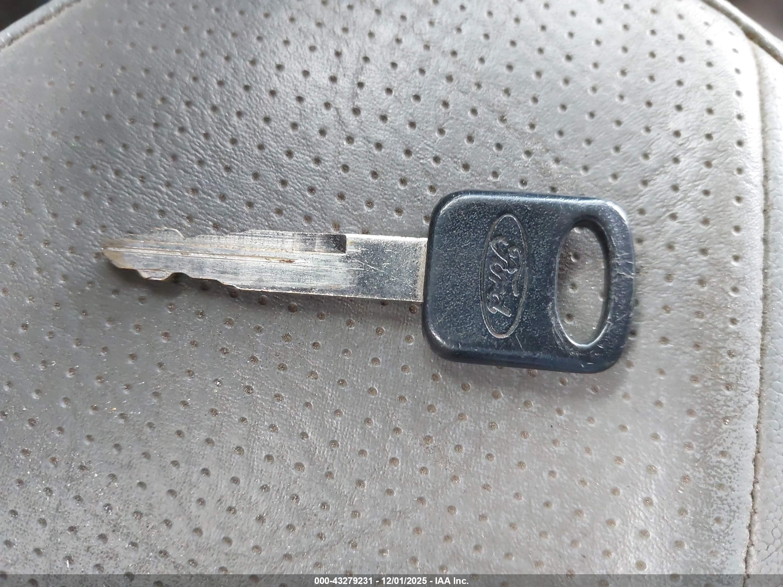 FORD E-250 image 11