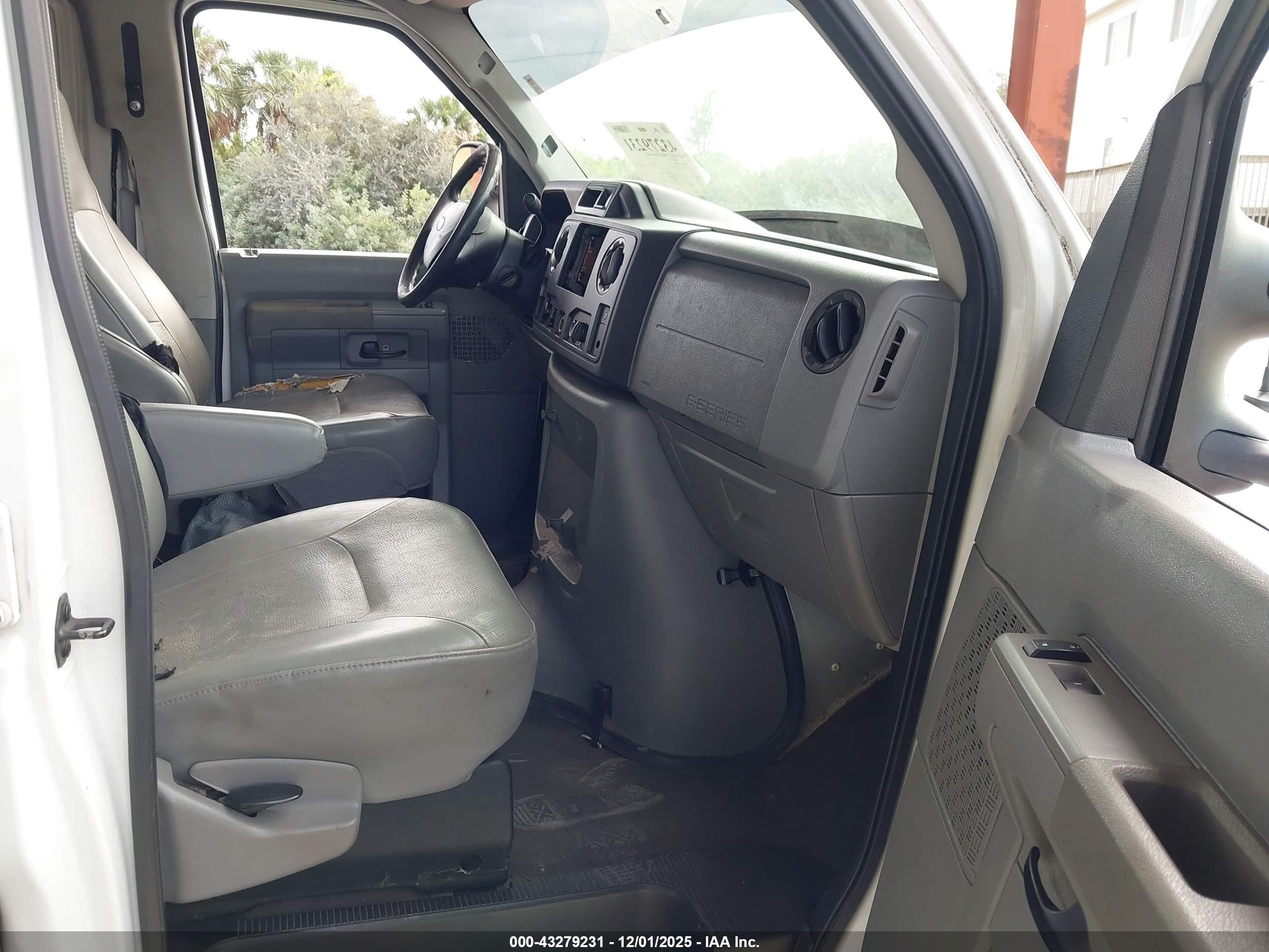 FORD E-250 image 5