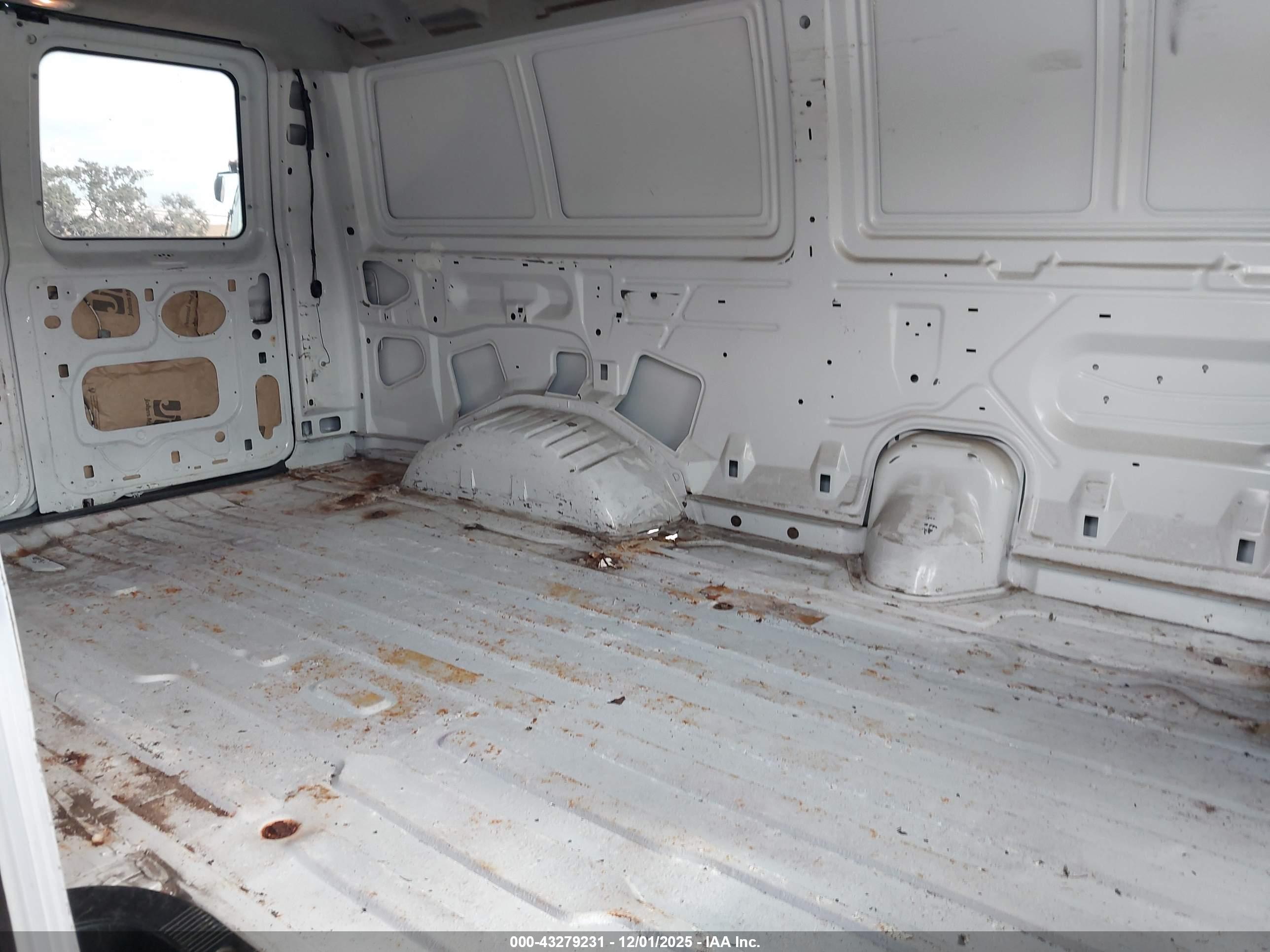 FORD E-250 image 8
