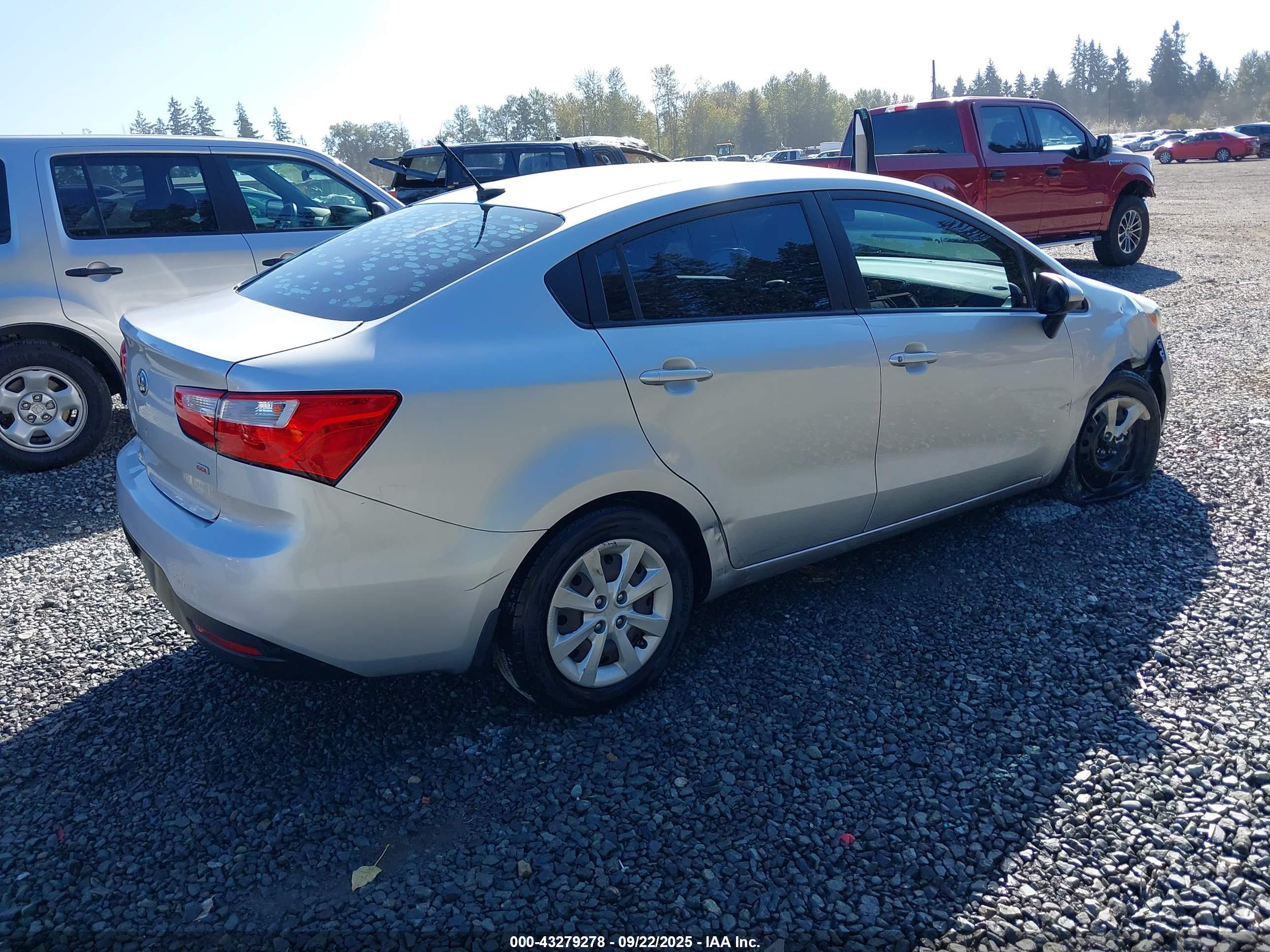 KIA RIO image 4