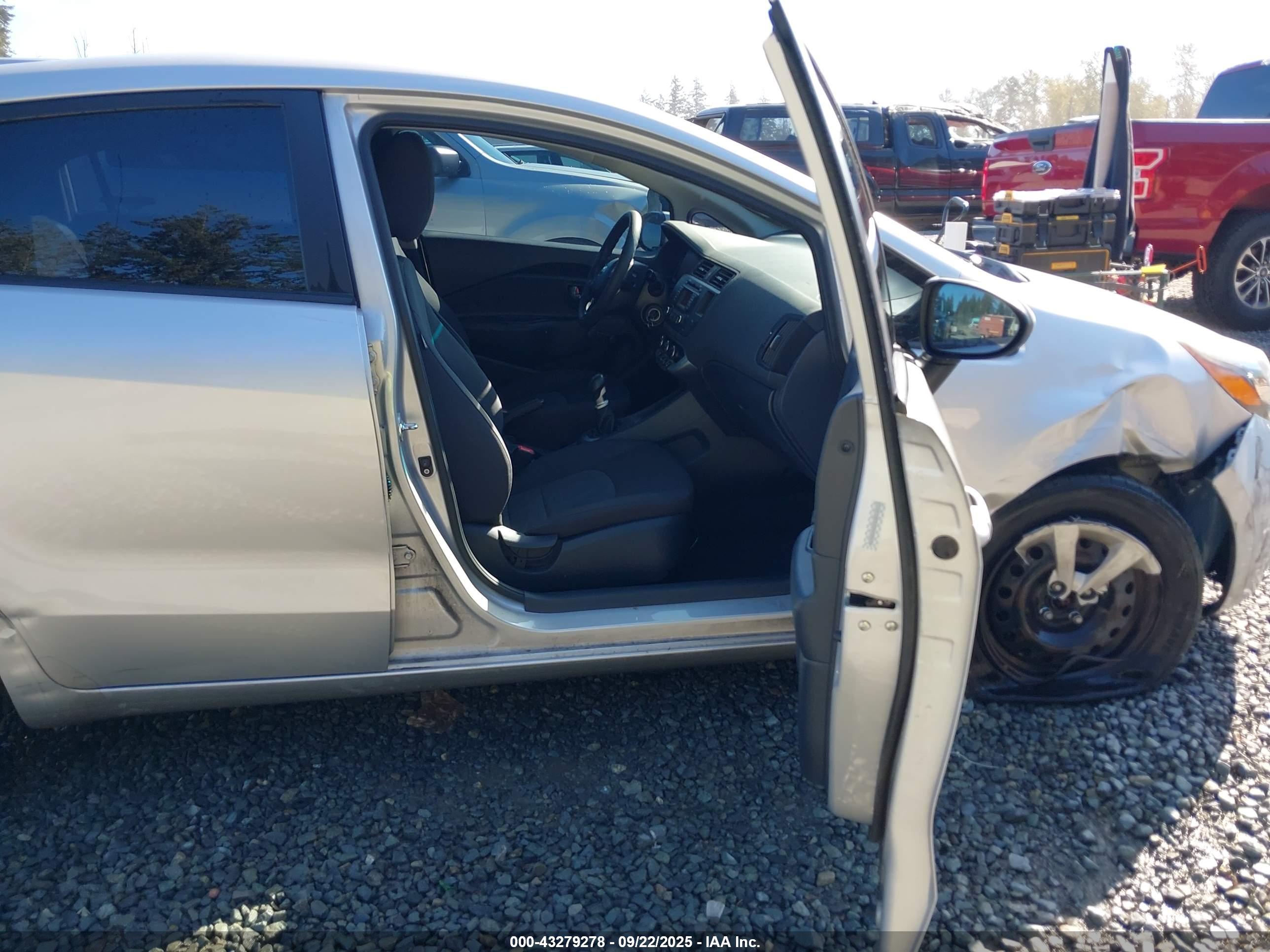 KIA RIO image 5