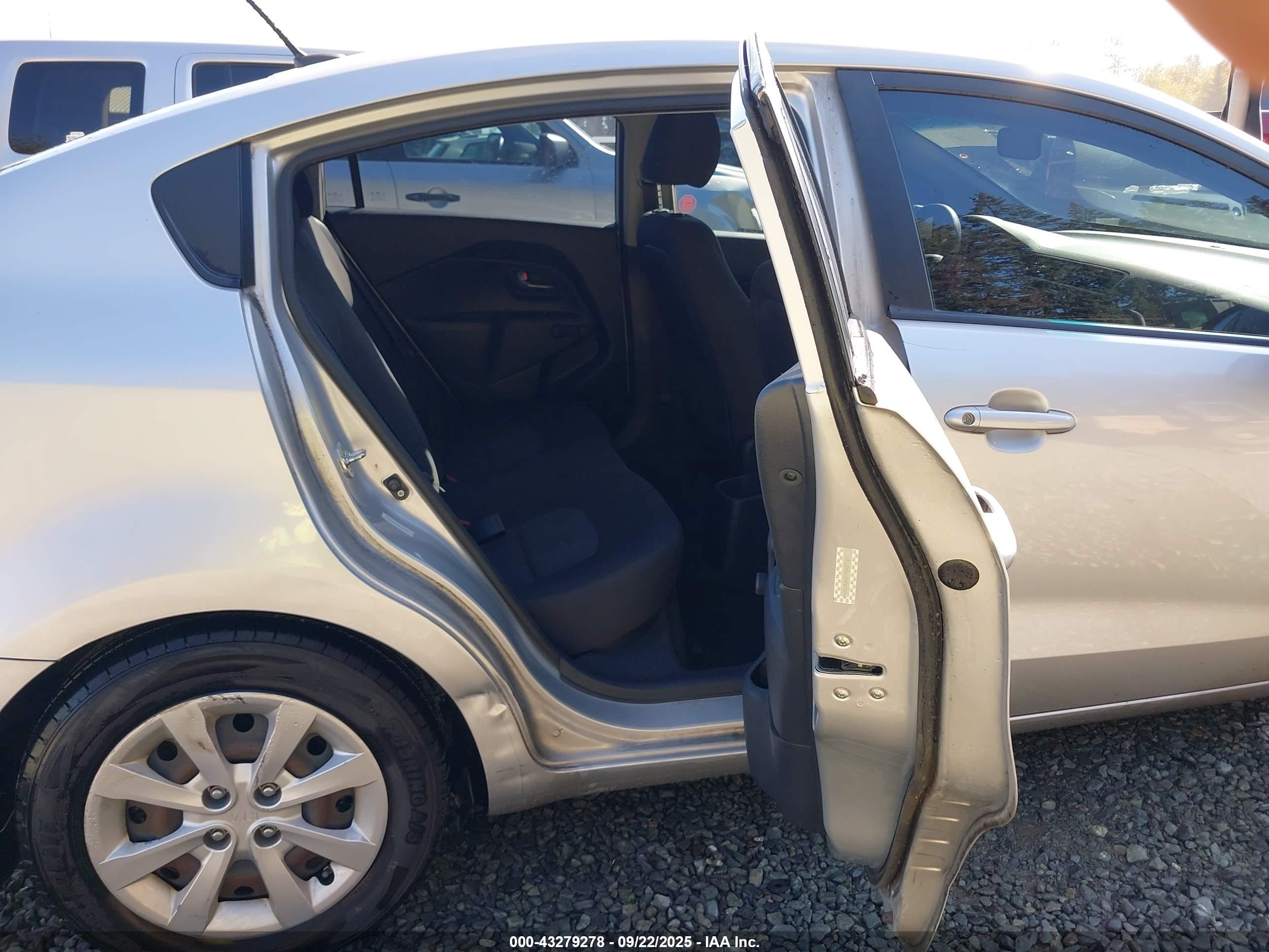 KIA RIO image 8