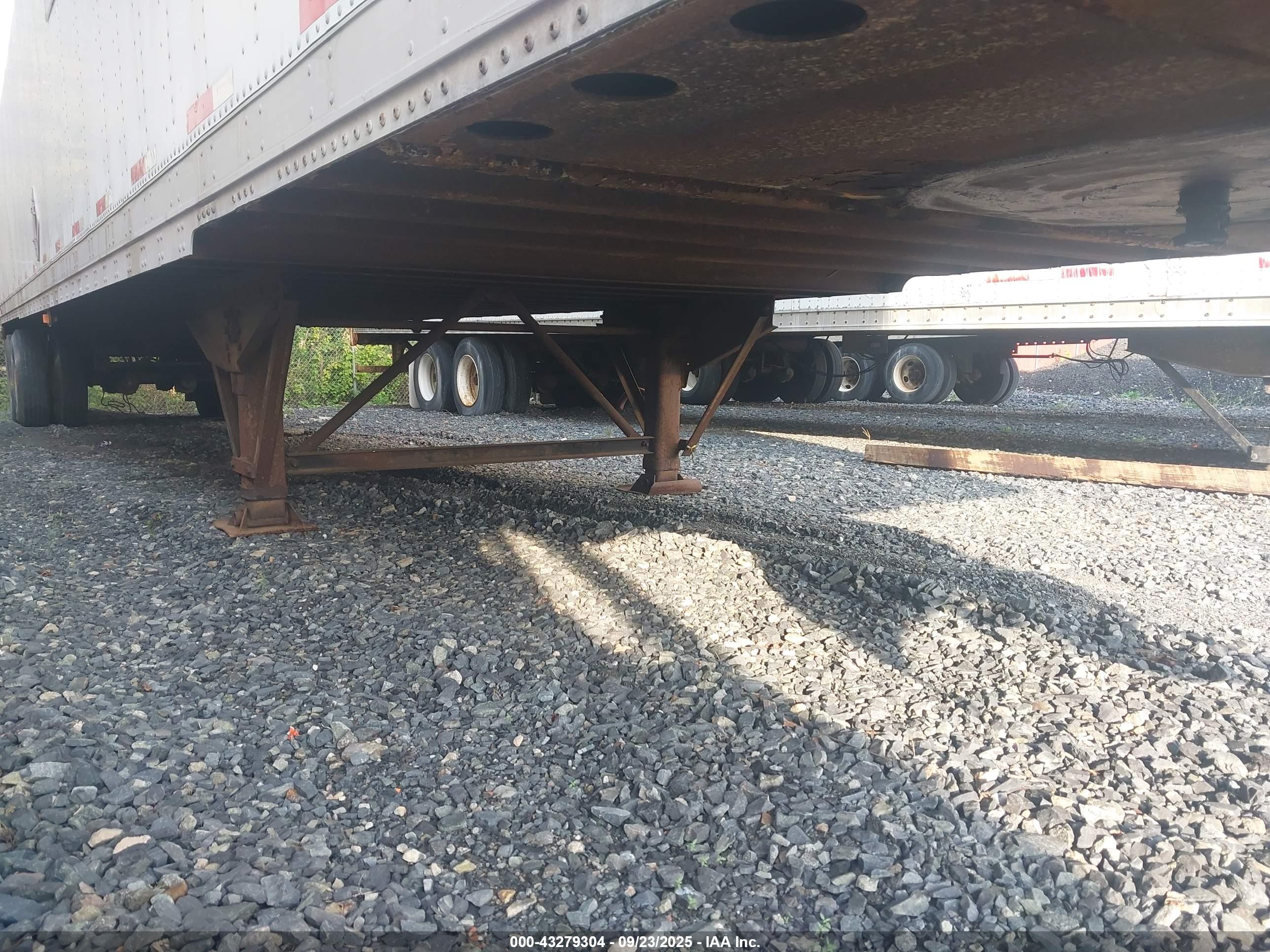 STOUGHTON TRAILERS image 8