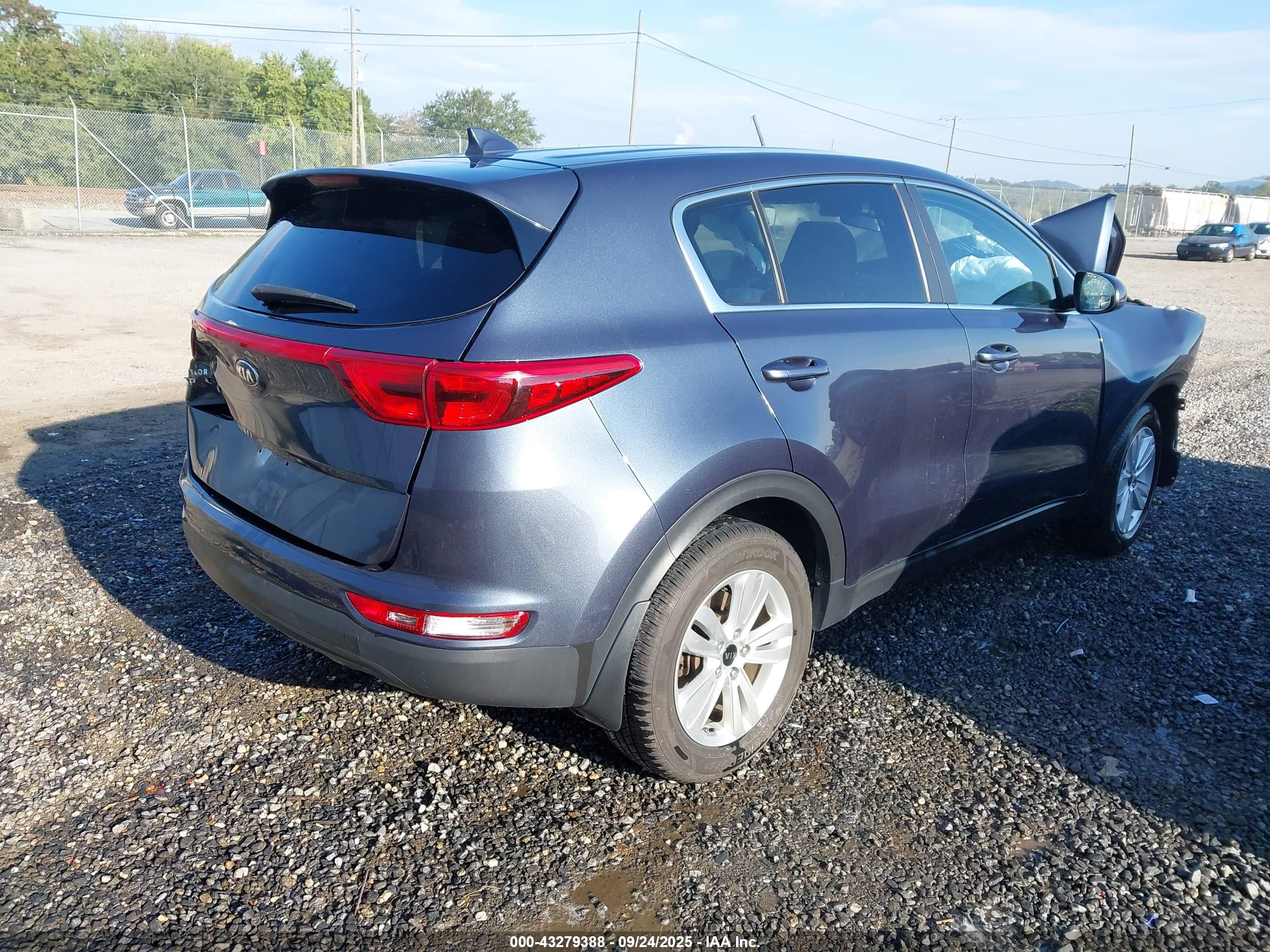 KIA SPORTAGE image 4
