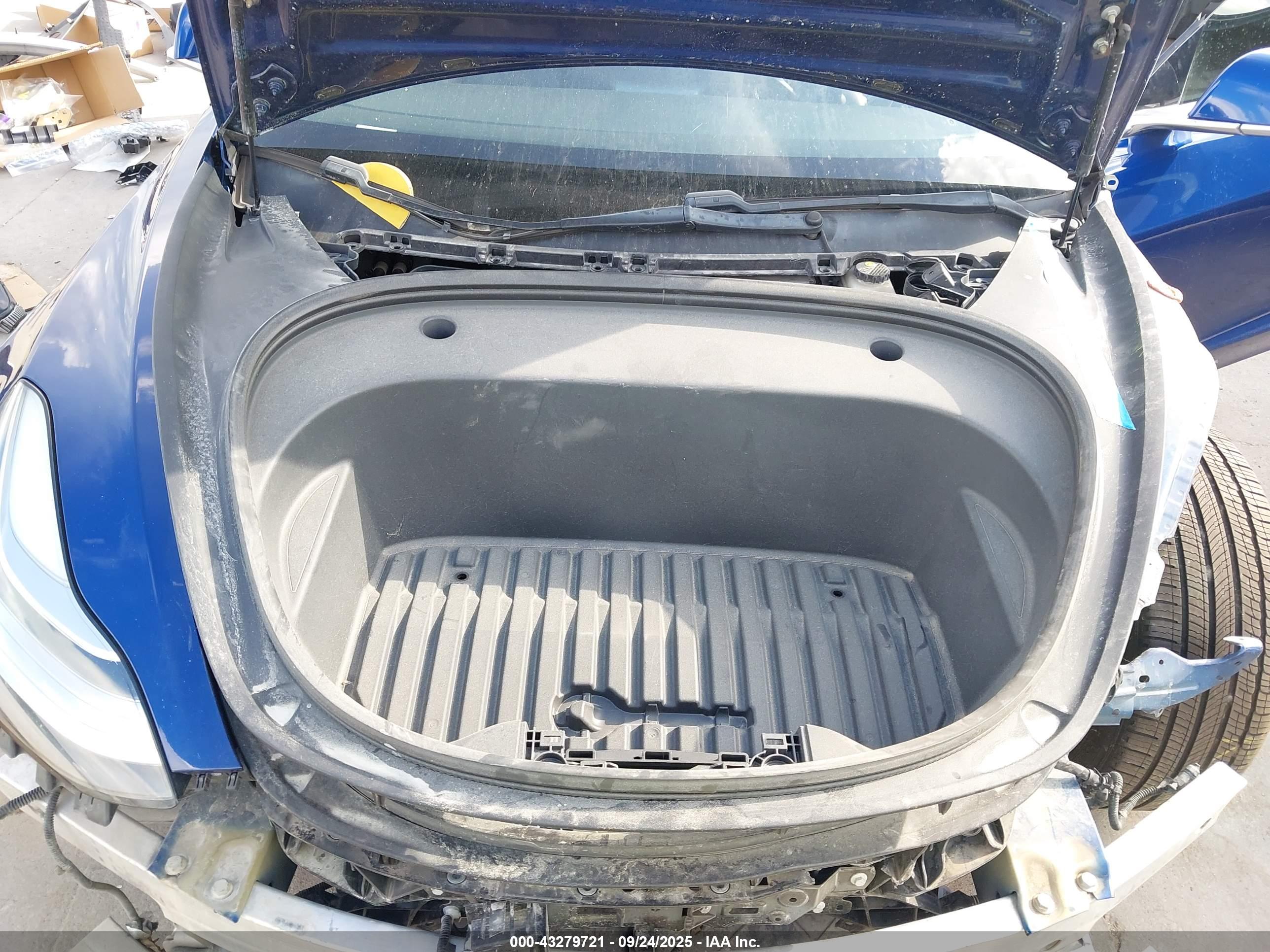 TESLA MODEL image 10