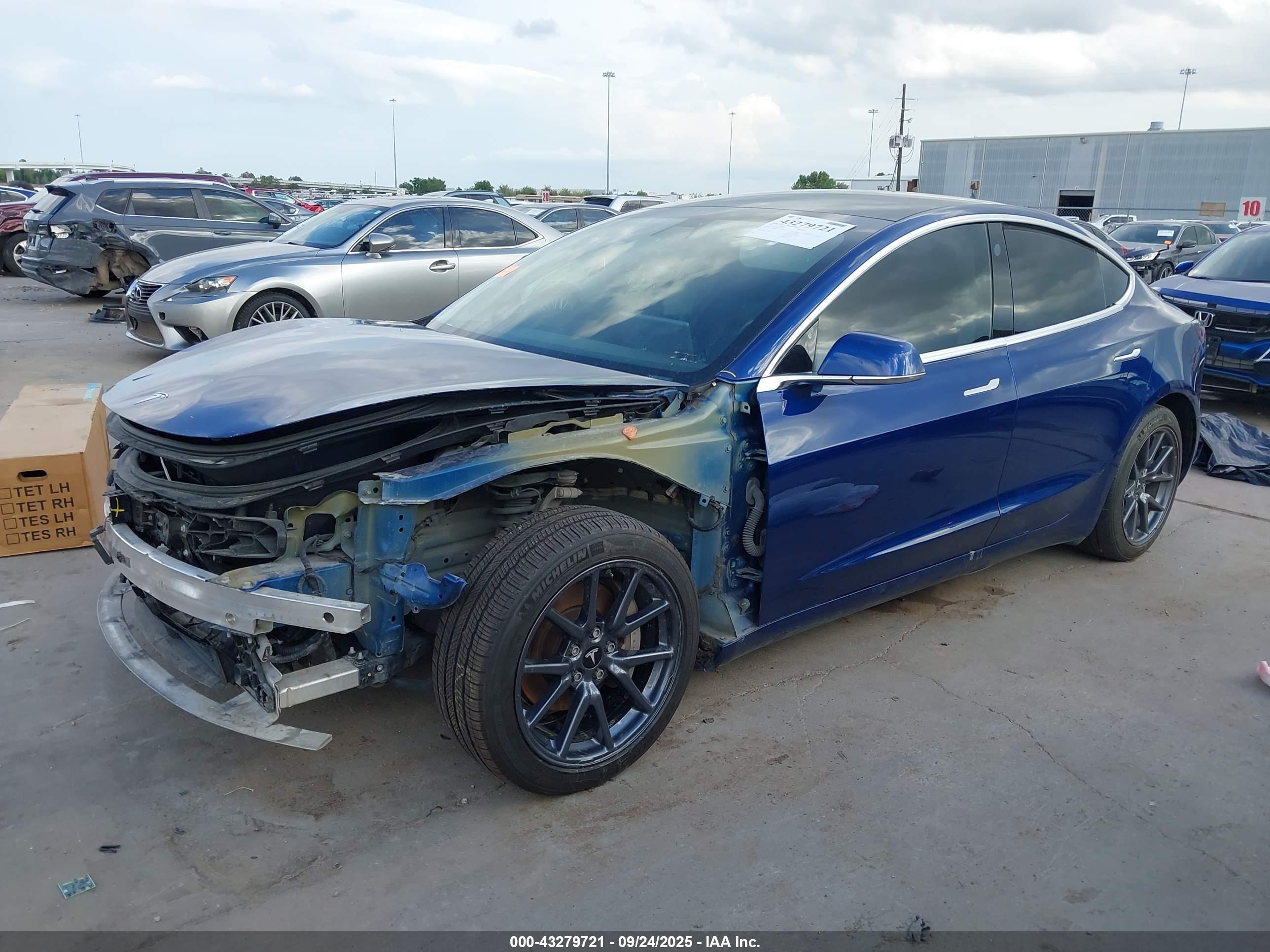 TESLA MODEL image 2