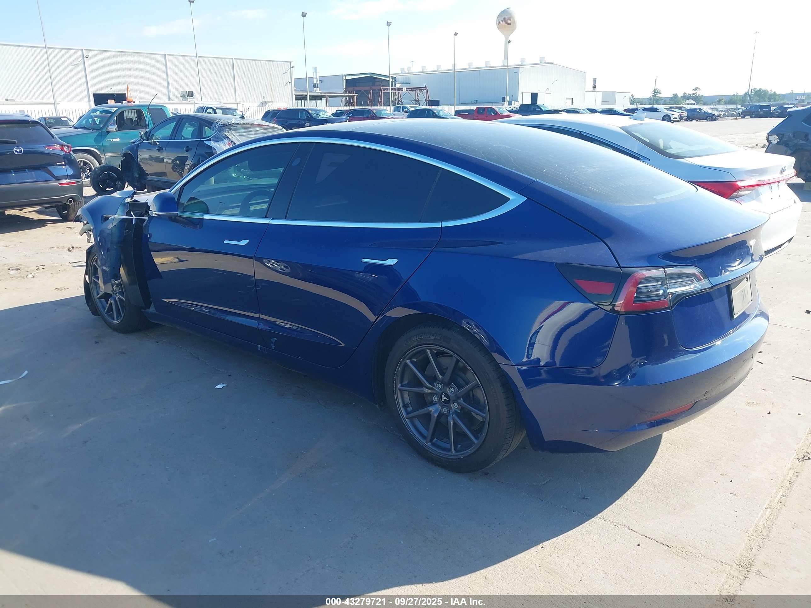 TESLA MODEL image 3